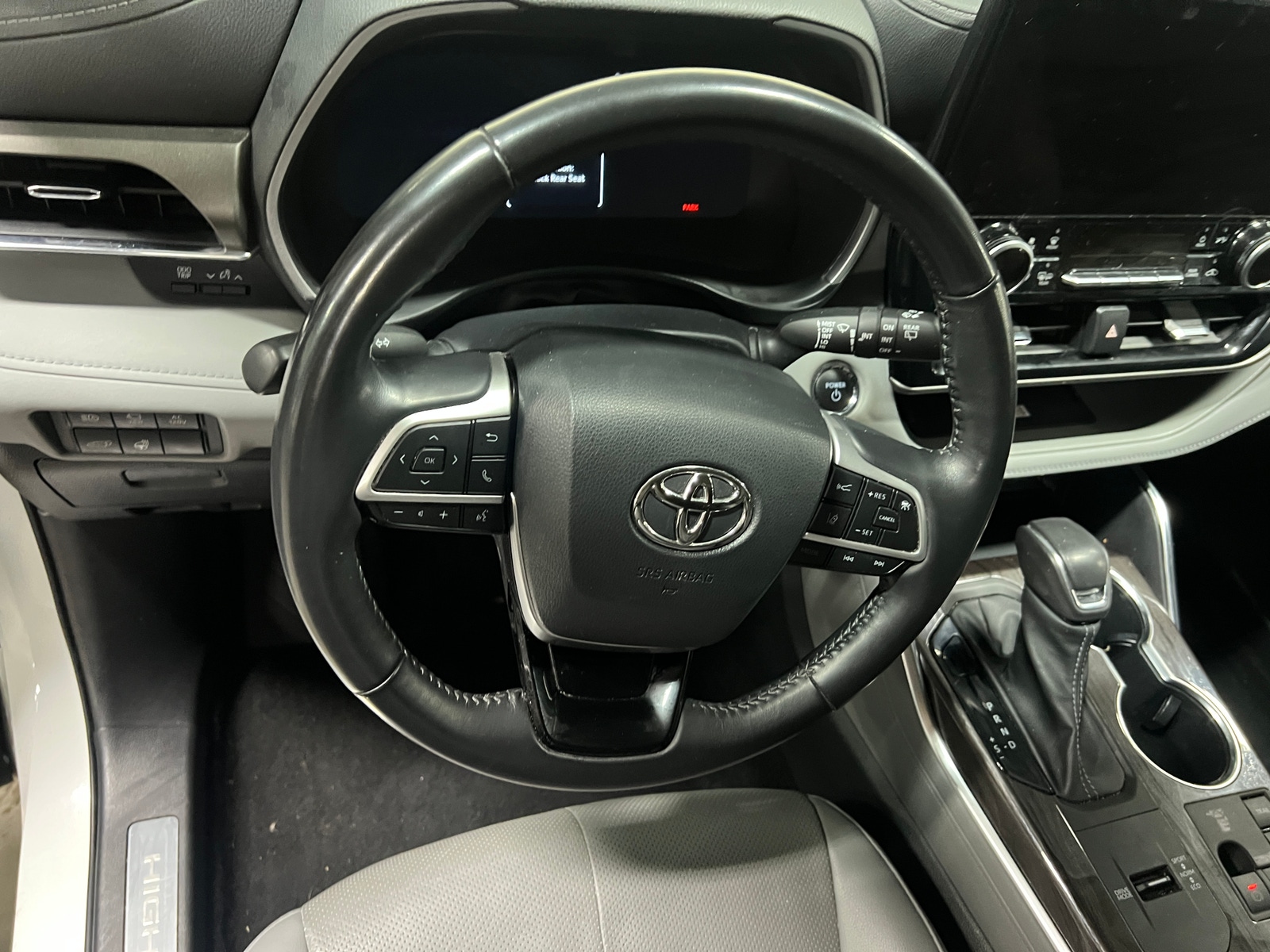 Thumbnail: 2023 Toyota Highlander - 4