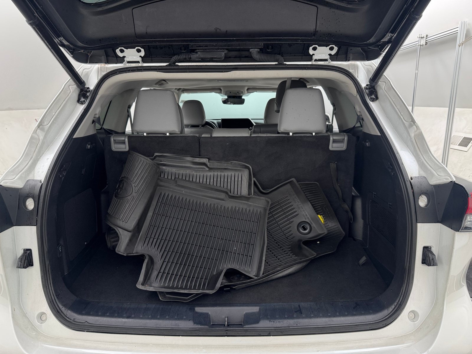 Thumbnail: 2023 Toyota Highlander - 6