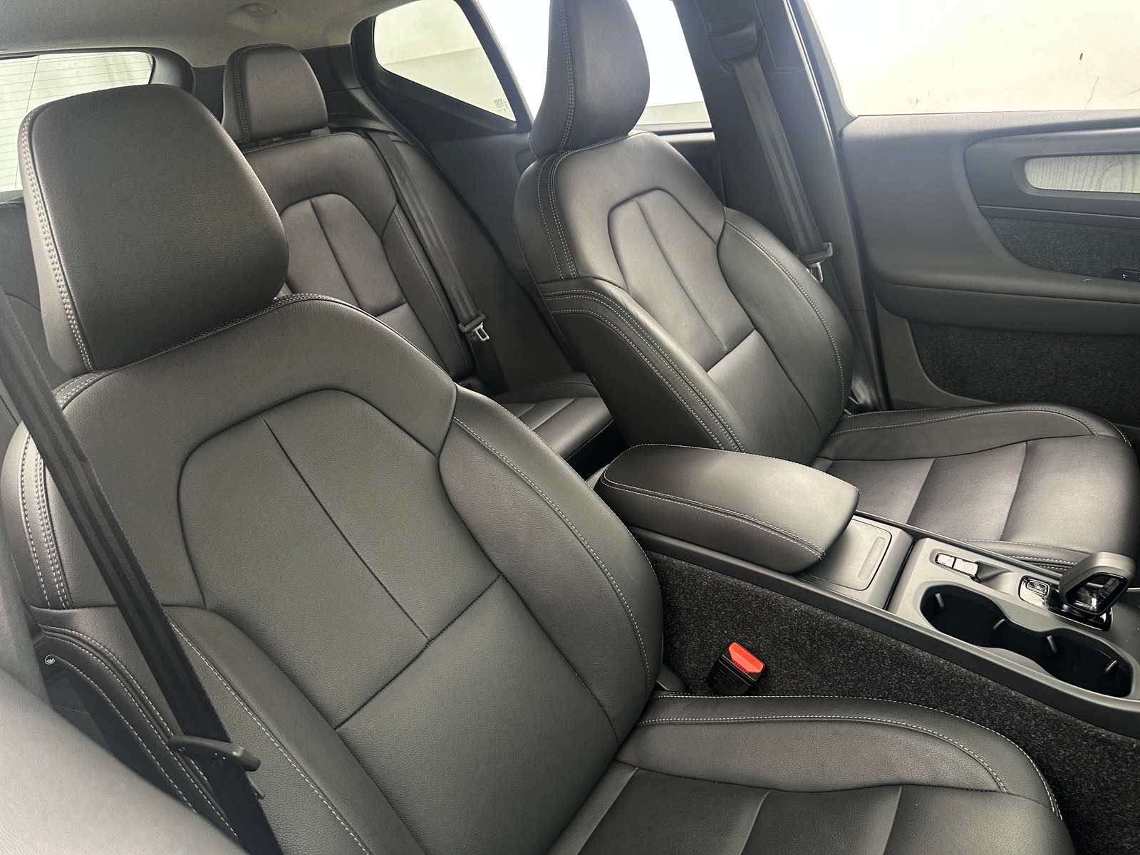 Thumbnail: 2025 Volvo XC40 - 2