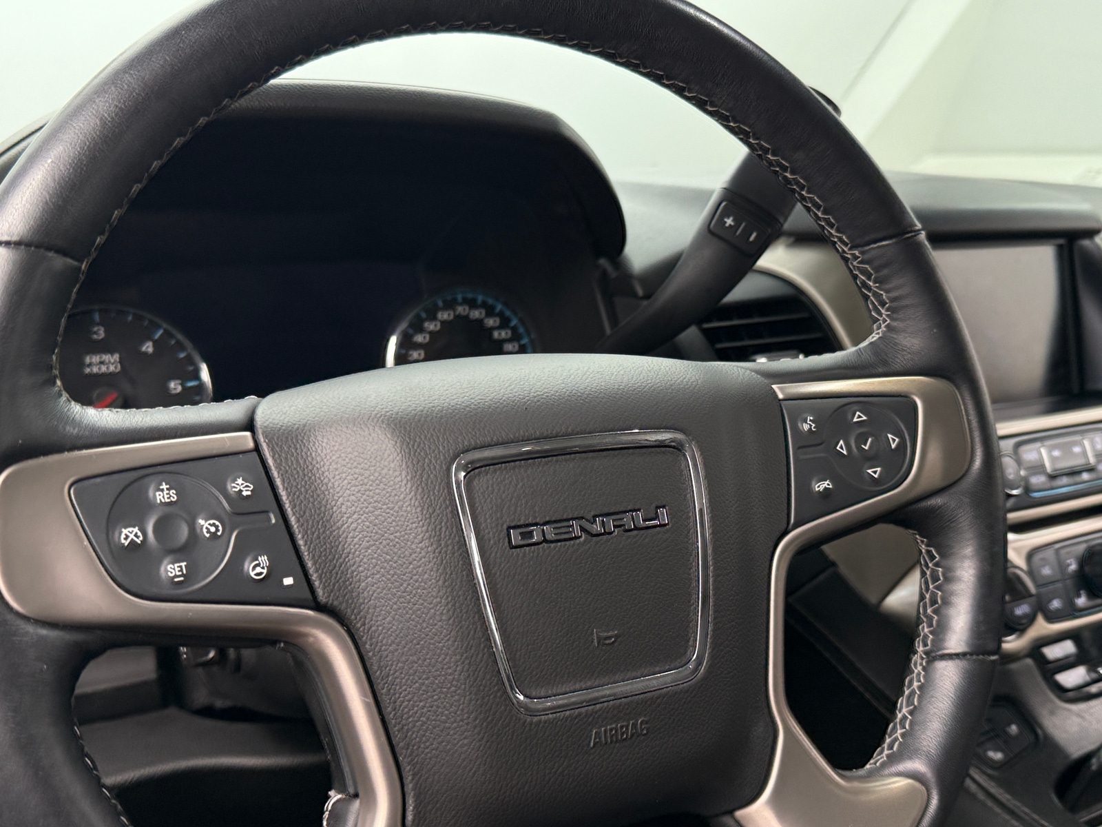 Thumbnail: 2017 GMC Yukon XL - 4