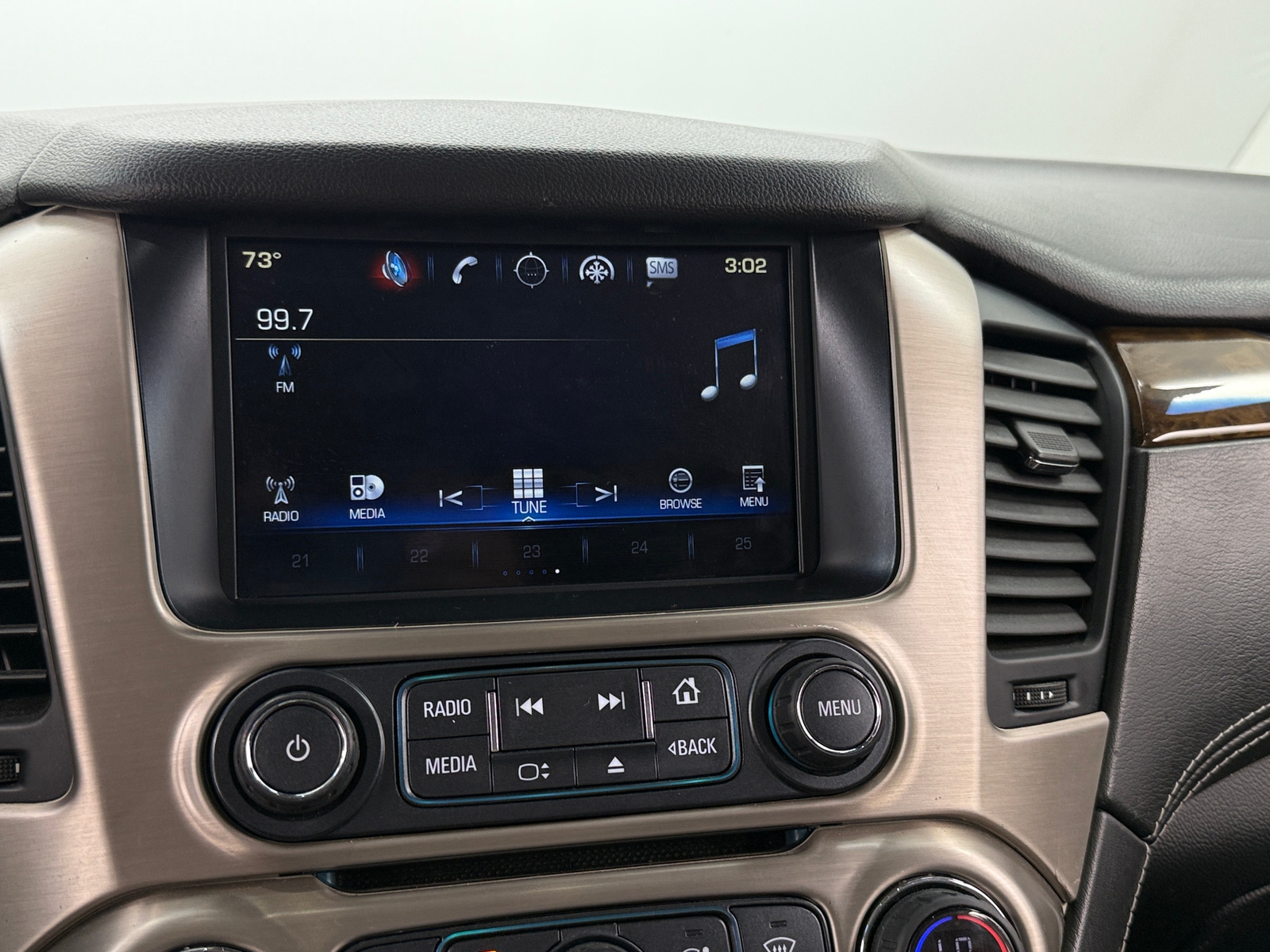 Thumbnail: 2017 GMC Yukon XL - 3