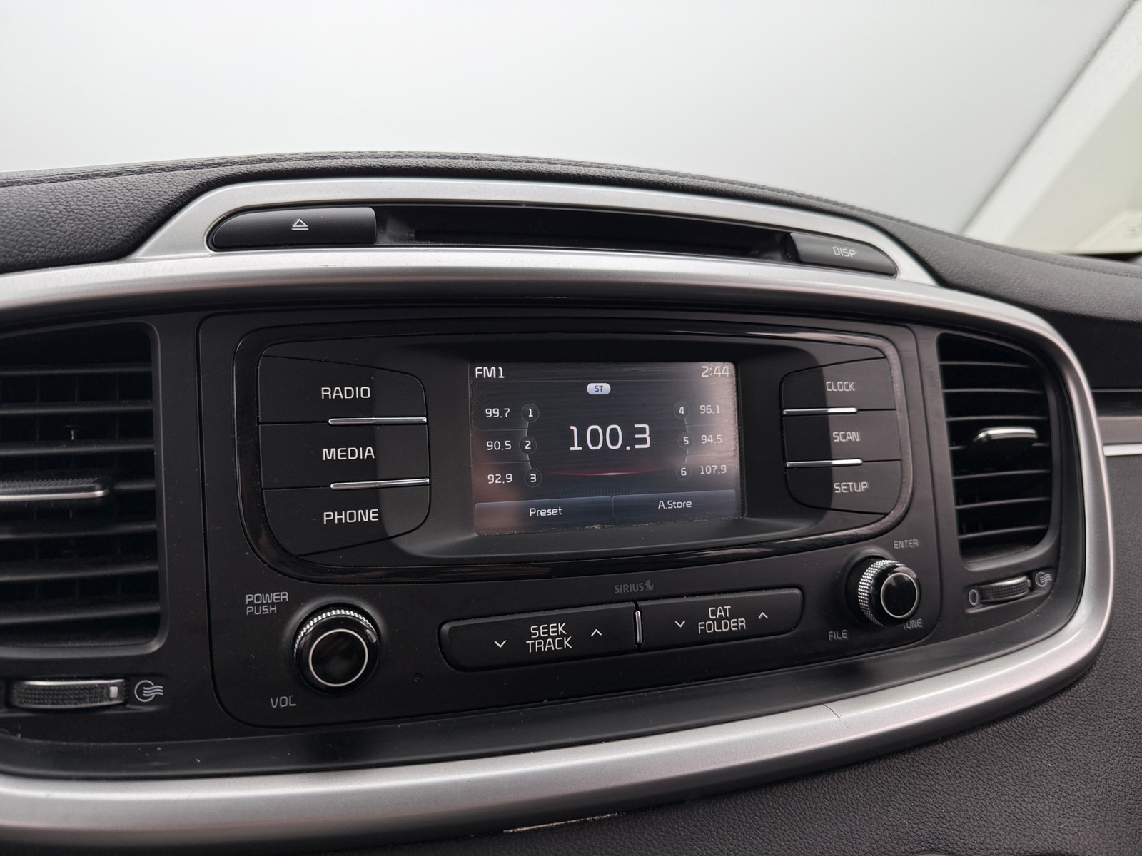 Thumbnail: 2016 Kia Sorento - 4