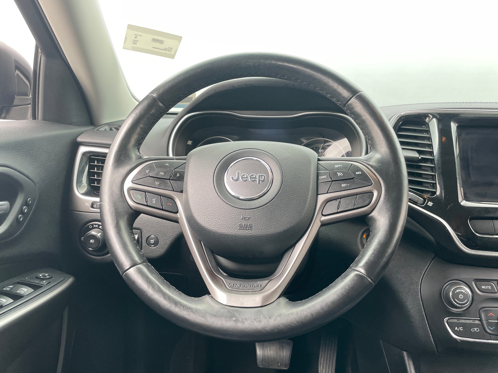 Thumbnail: 2020 Jeep Cherokee - 4