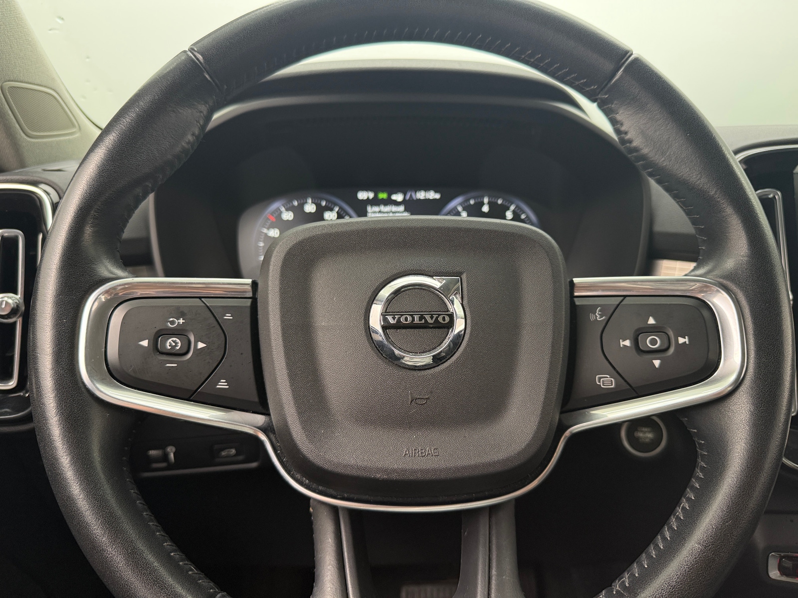 Thumbnail: 2021 Volvo XC40 - 4