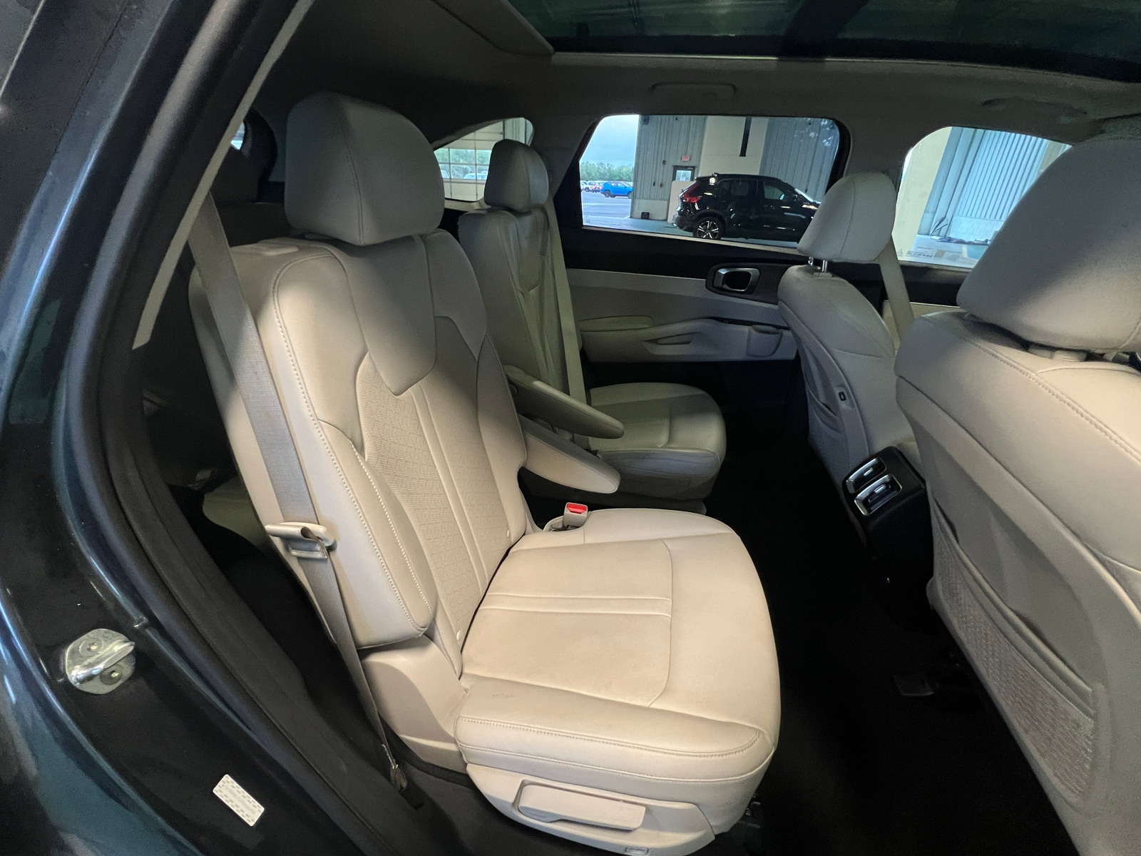 Thumbnail: 2023 Kia Sorento - 5