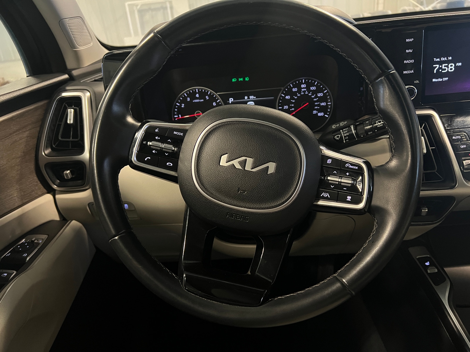 Thumbnail: 2023 Kia Sorento - 4