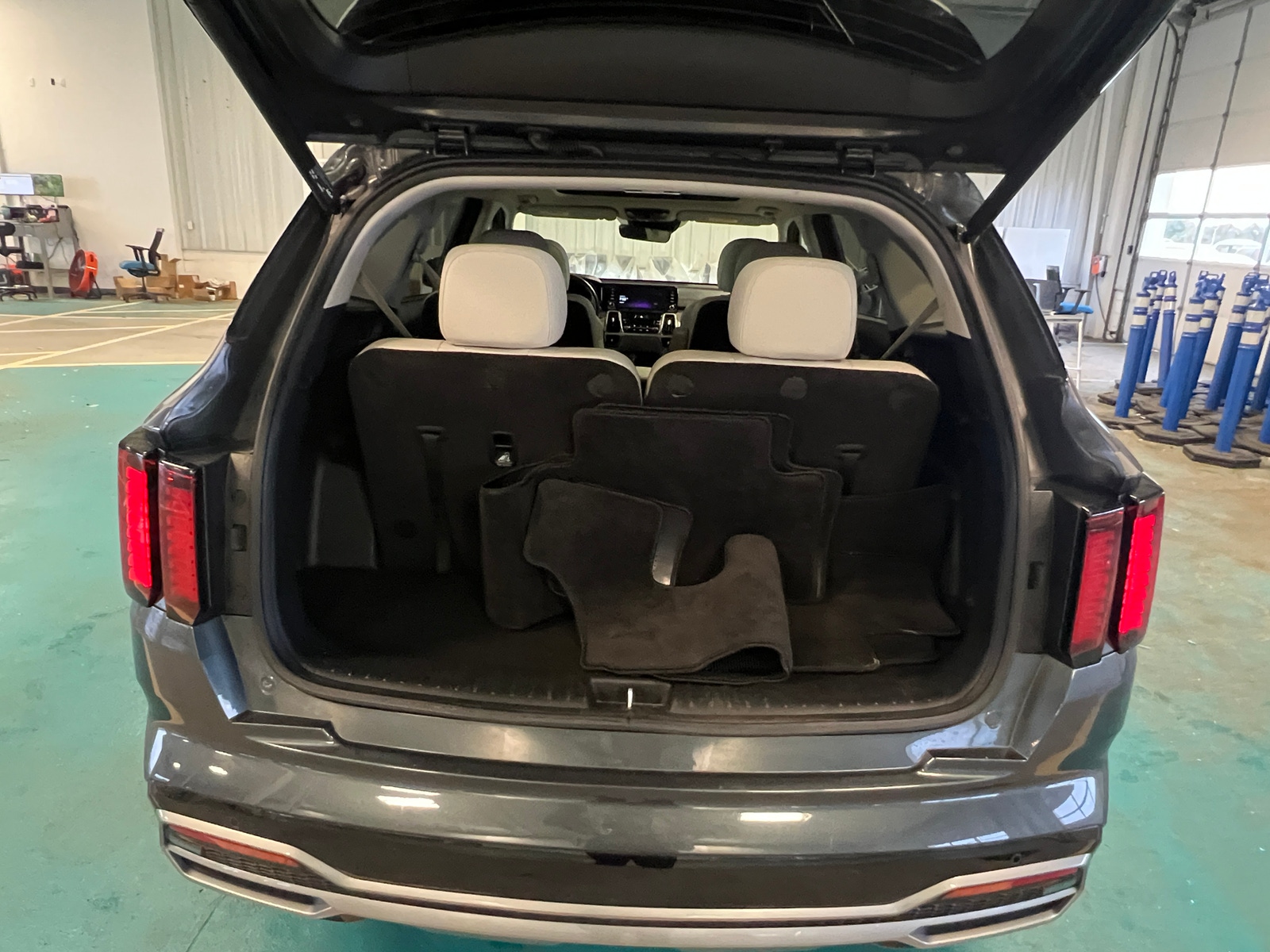 Thumbnail: 2023 Kia Sorento - 6