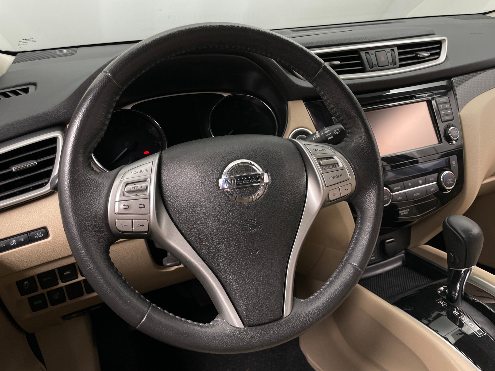 Thumbnail: 2016 Nissan Rogue - 4