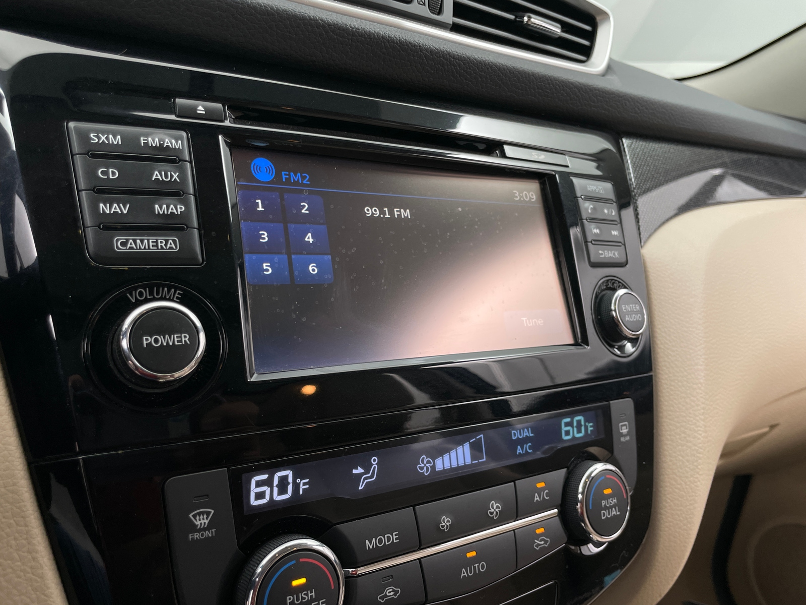 Thumbnail: 2016 Nissan Rogue - 3