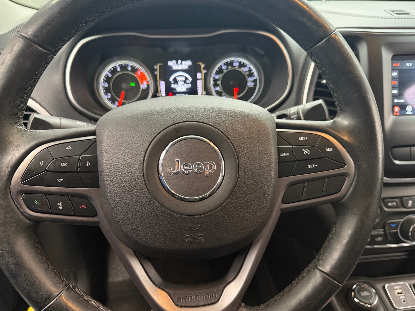 Thumbnail: 2019 Jeep Cherokee - 5