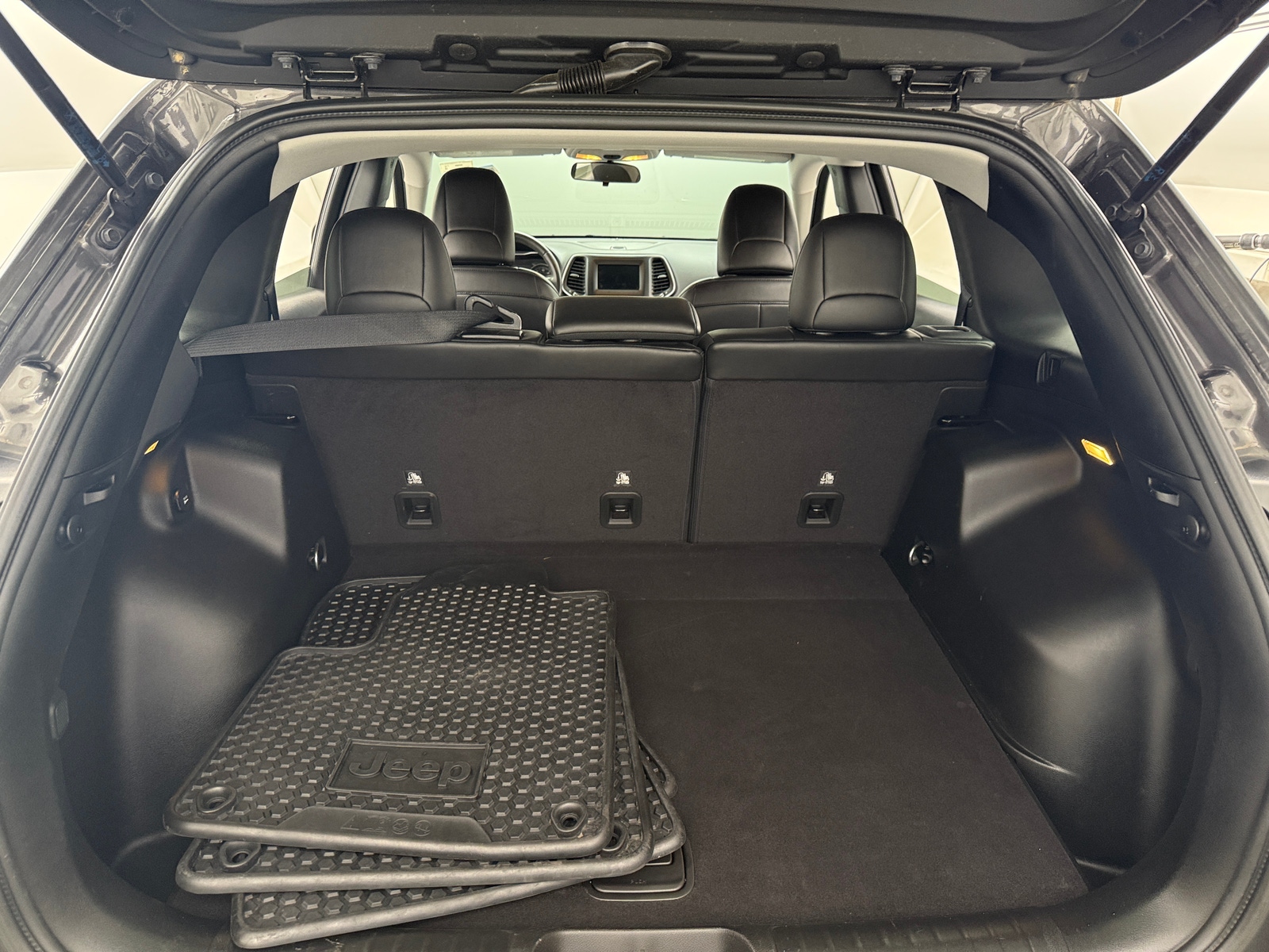 Thumbnail: 2019 Jeep Cherokee - 7