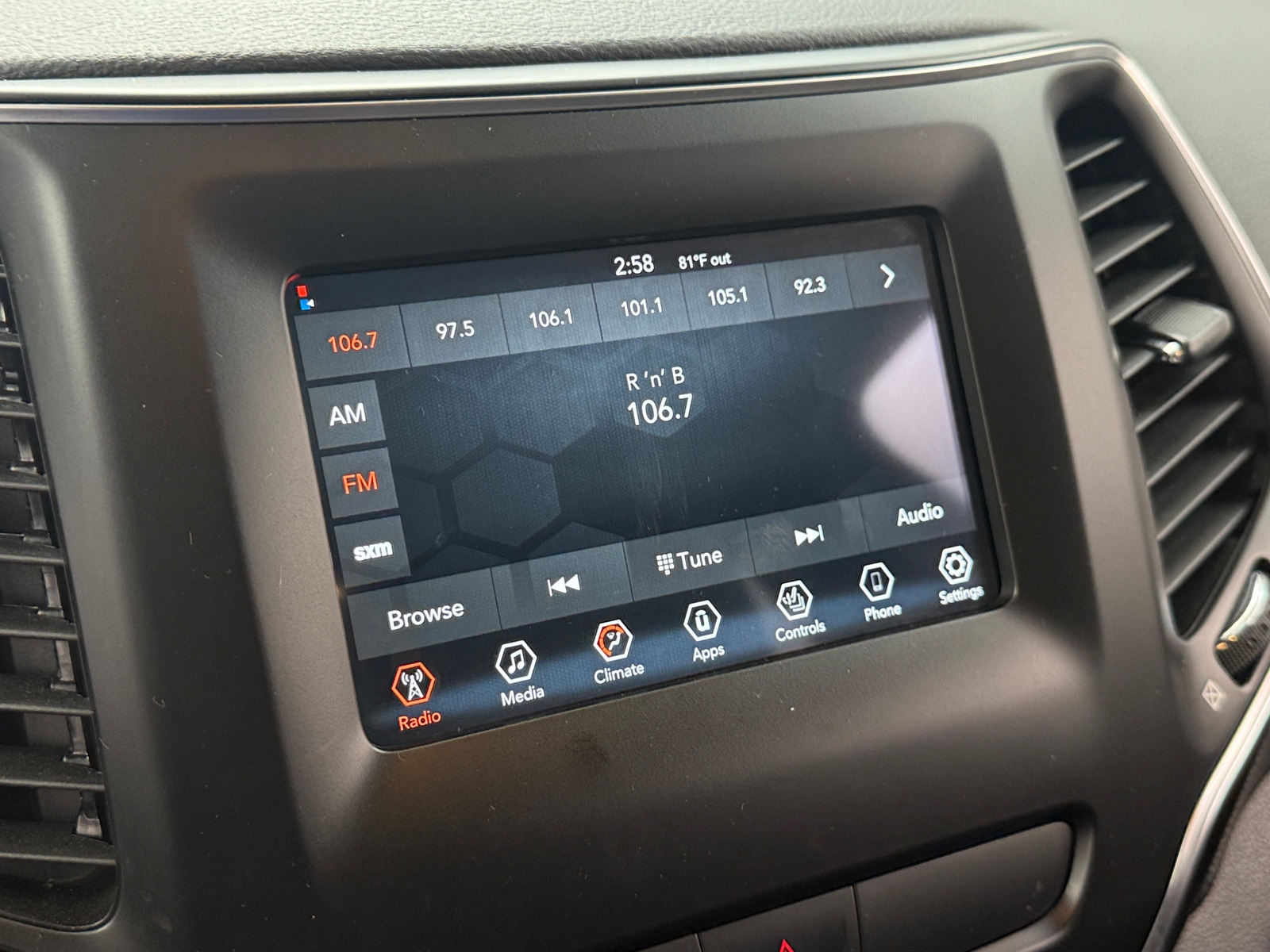 Thumbnail: 2019 Jeep Cherokee - 4