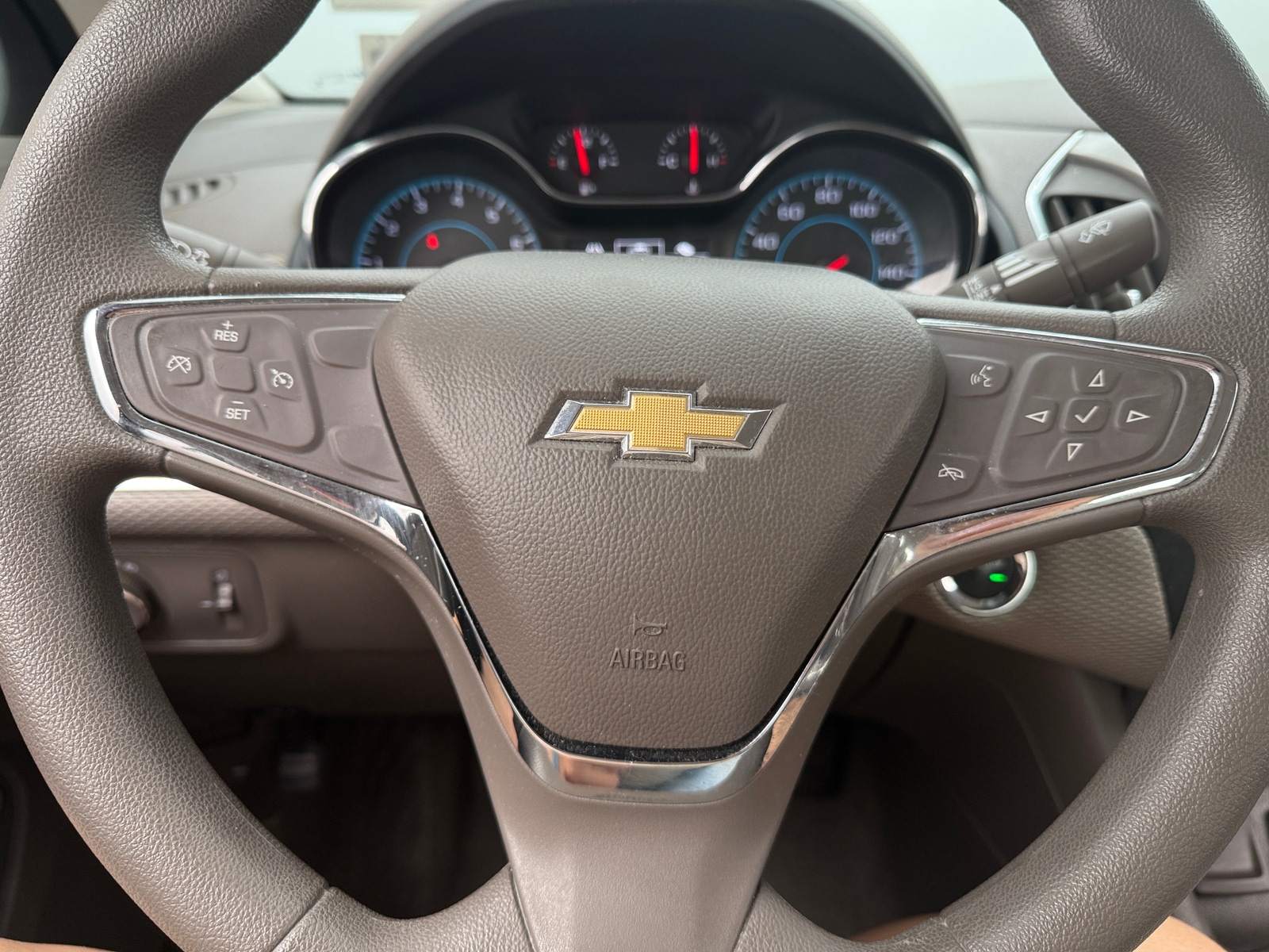 Thumbnail: 2017 Chevrolet Cruze - 5