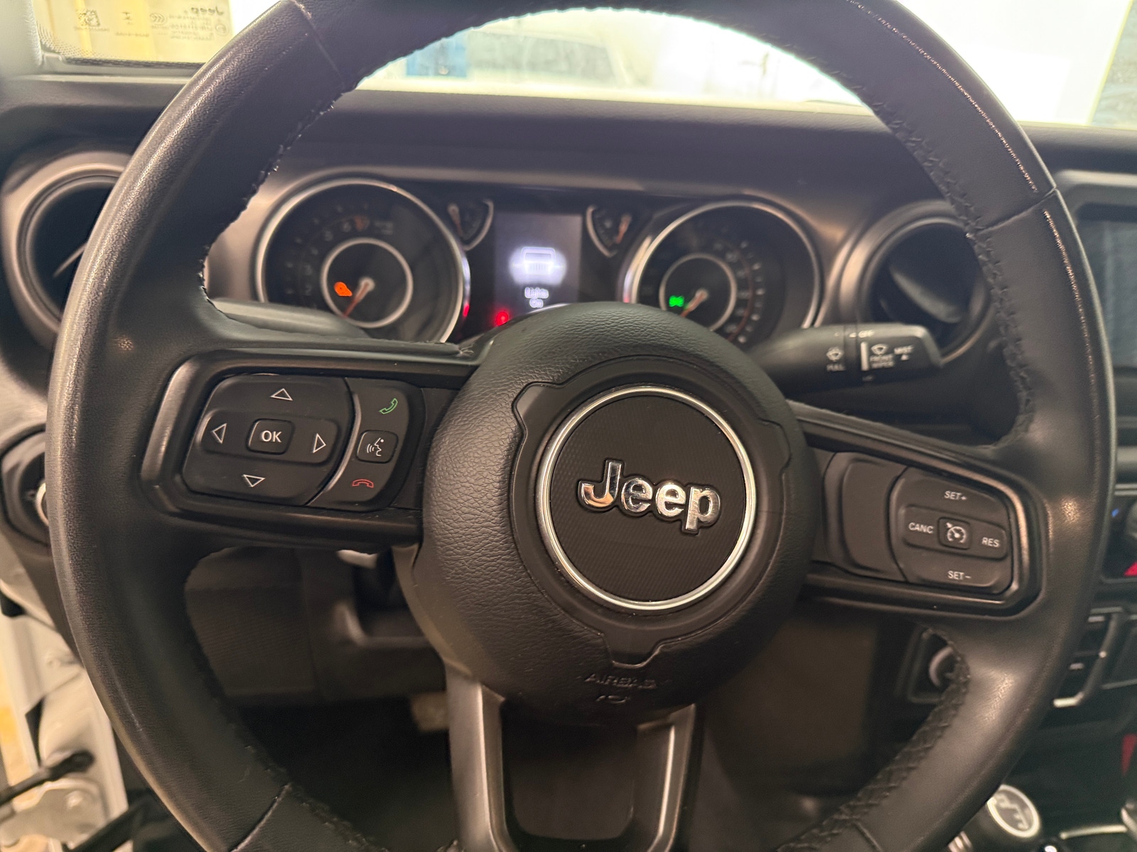 Thumbnail: 2023 Jeep Gladiator - 5