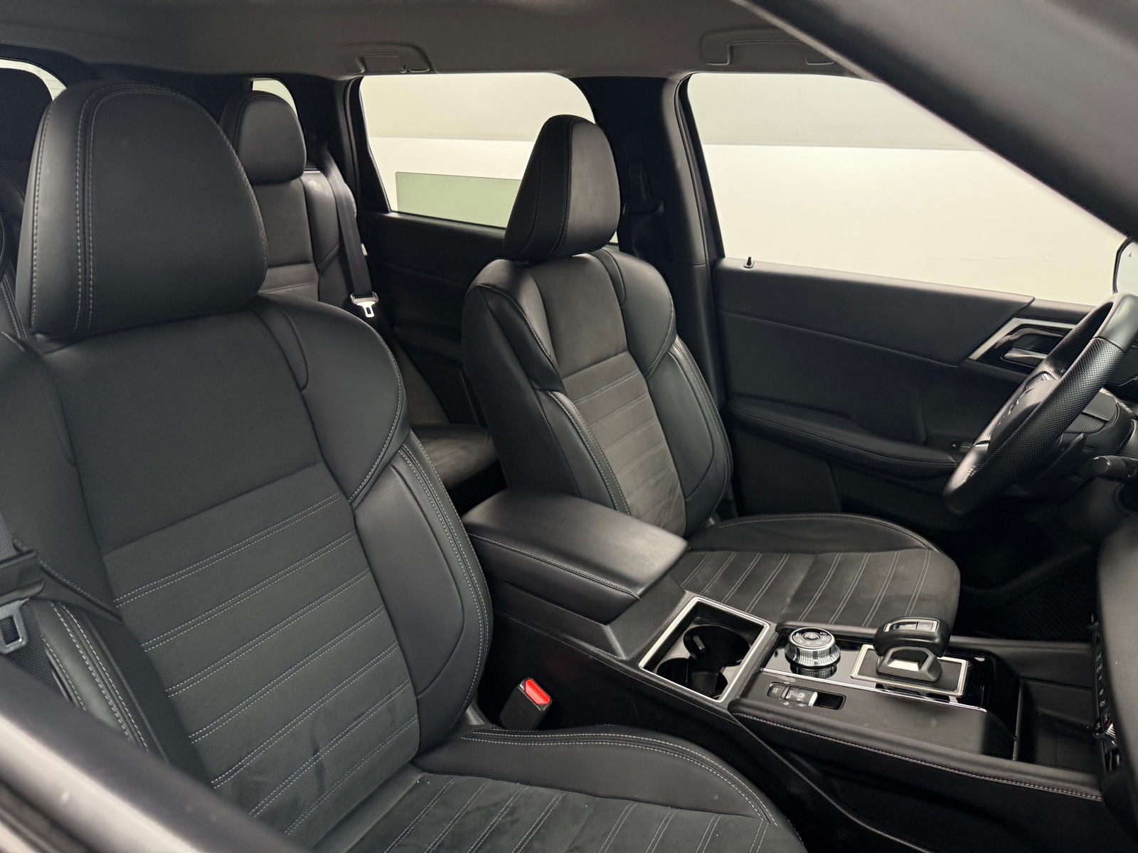 Thumbnail: 2024 Mitsubishi Outlander - 2