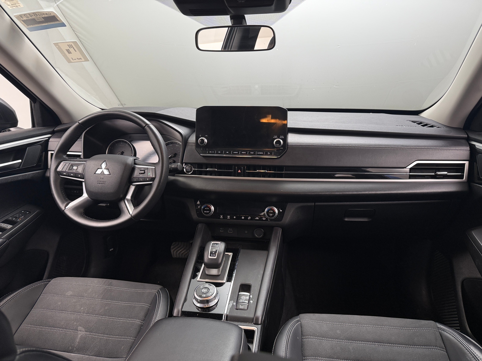 Thumbnail: 2024 Mitsubishi Outlander - 3