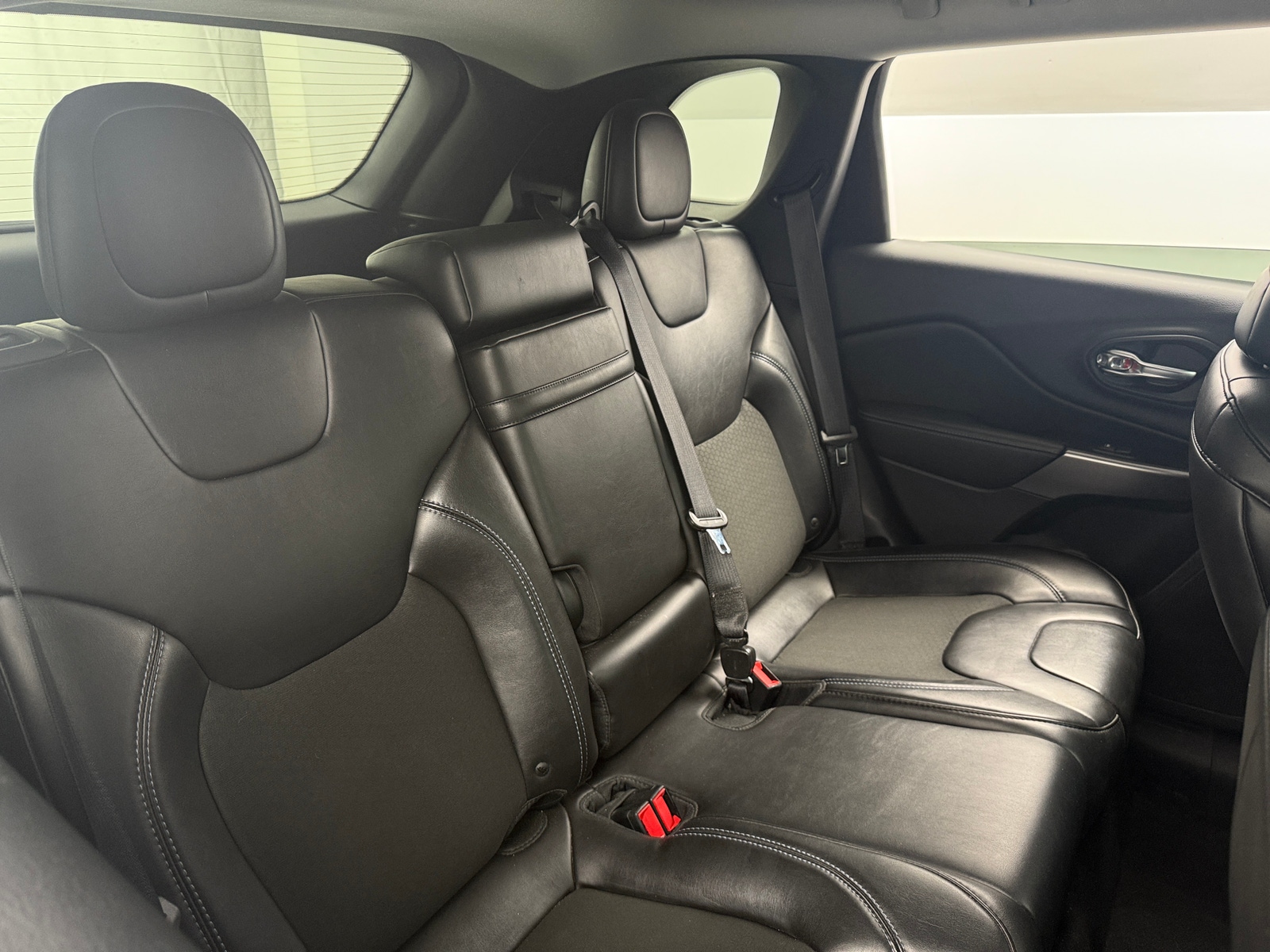 Thumbnail: 2019 Jeep Cherokee - 6