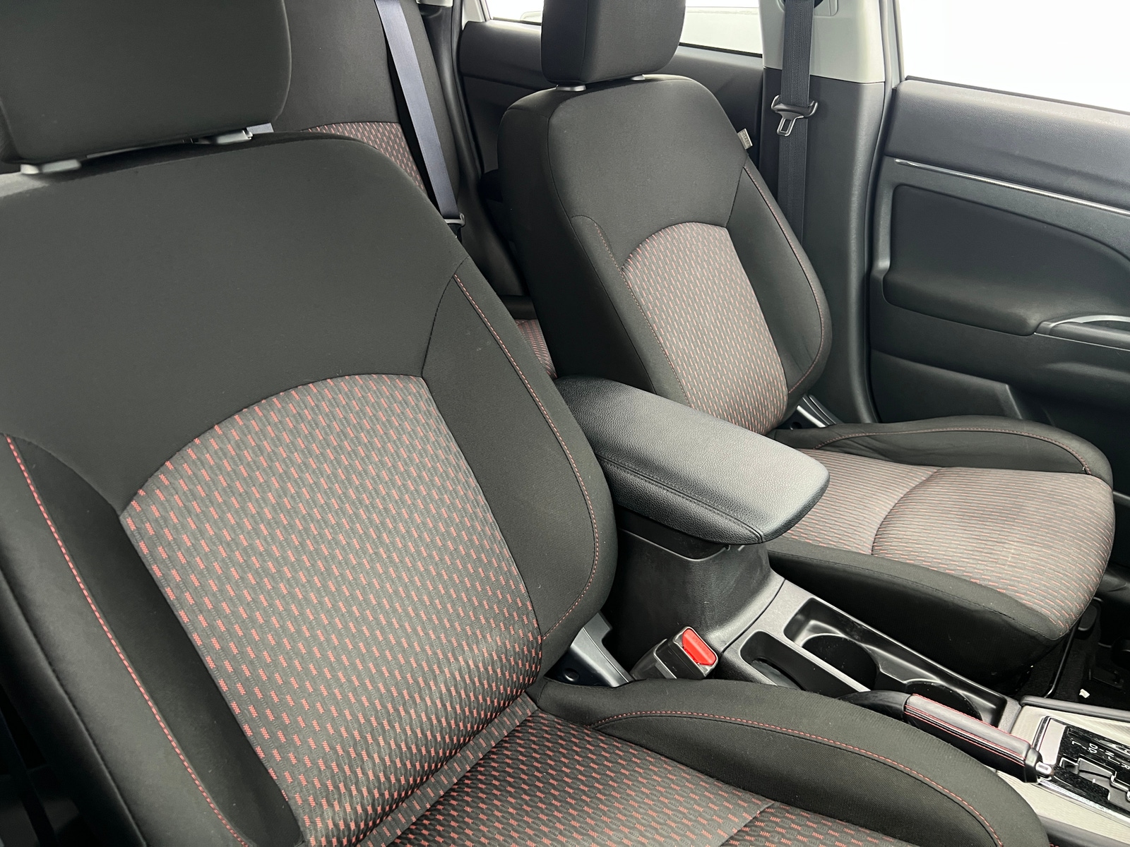 Thumbnail: 2019 Mitsubishi Outlander Sport - 2