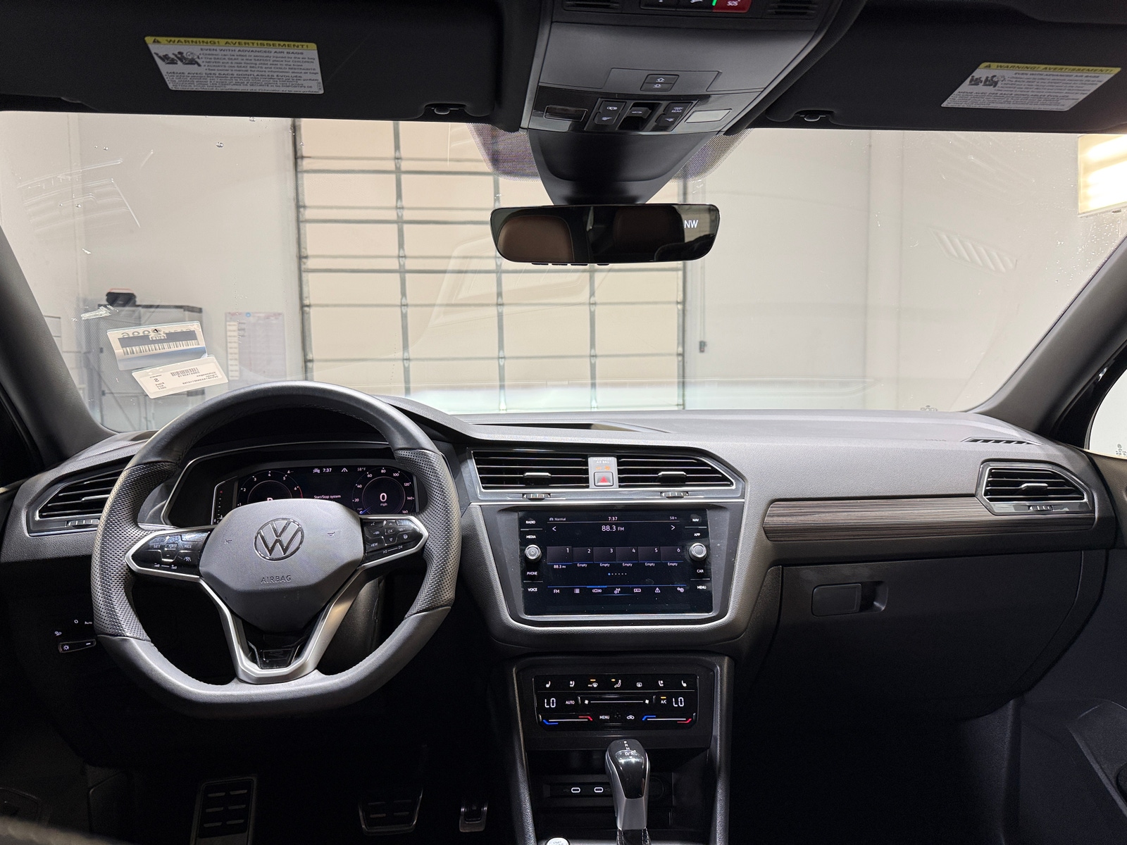 Thumbnail: 2022 Volkswagen Tiguan - 2