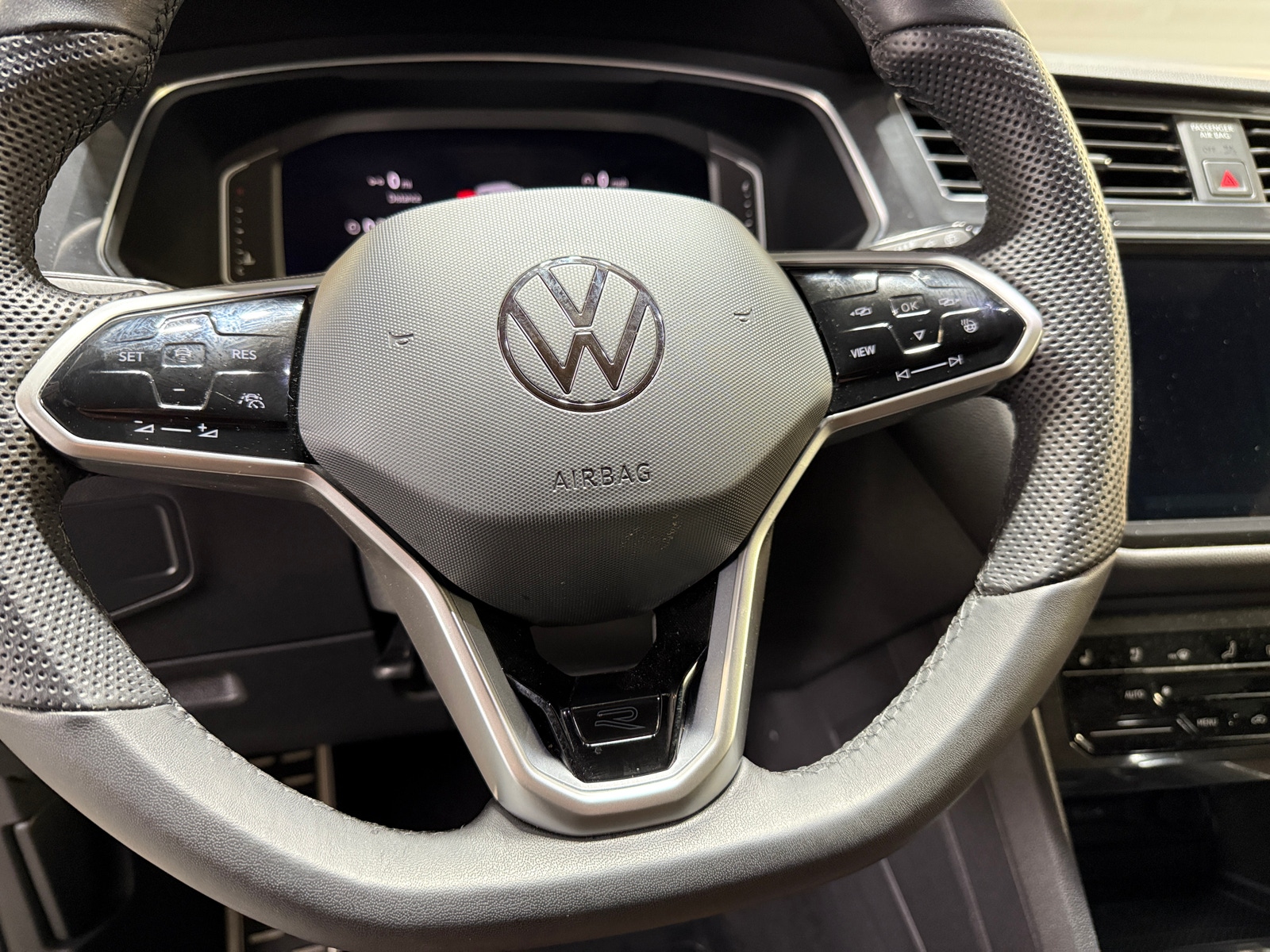 Thumbnail: 2022 Volkswagen Tiguan - 4