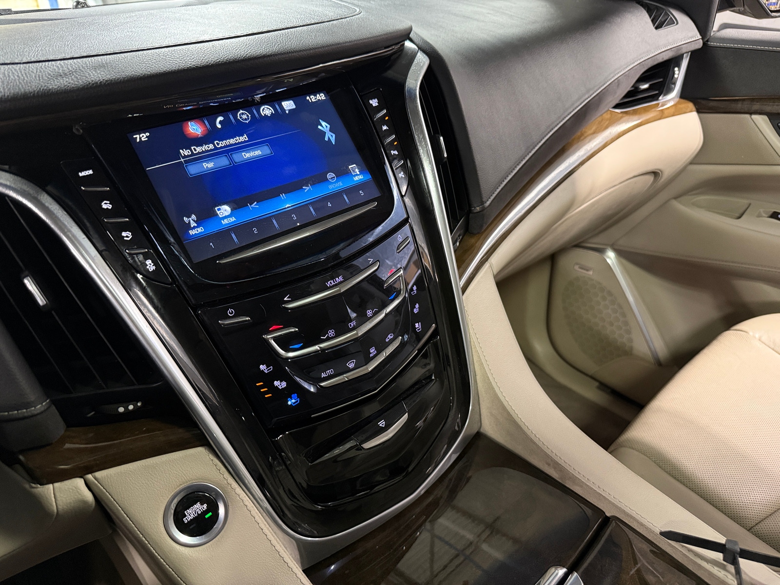 Thumbnail: 2018 Cadillac Escalade - 3