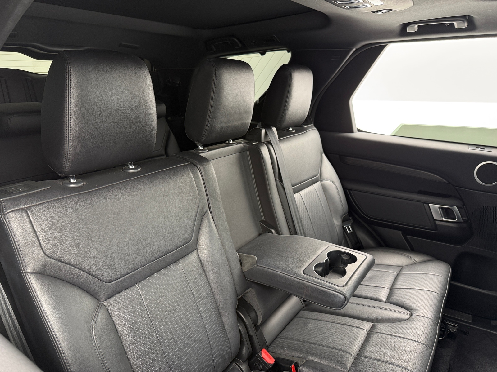 Thumbnail: 2019 Land Rover Discovery - 5