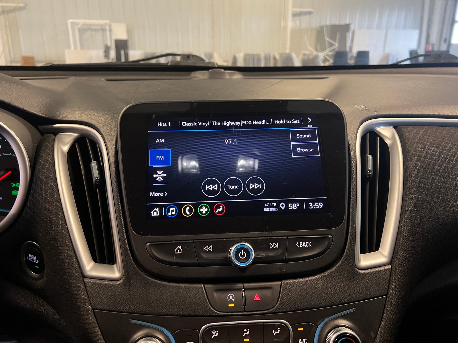 Thumbnail: 2024 Chevrolet Malibu - 4