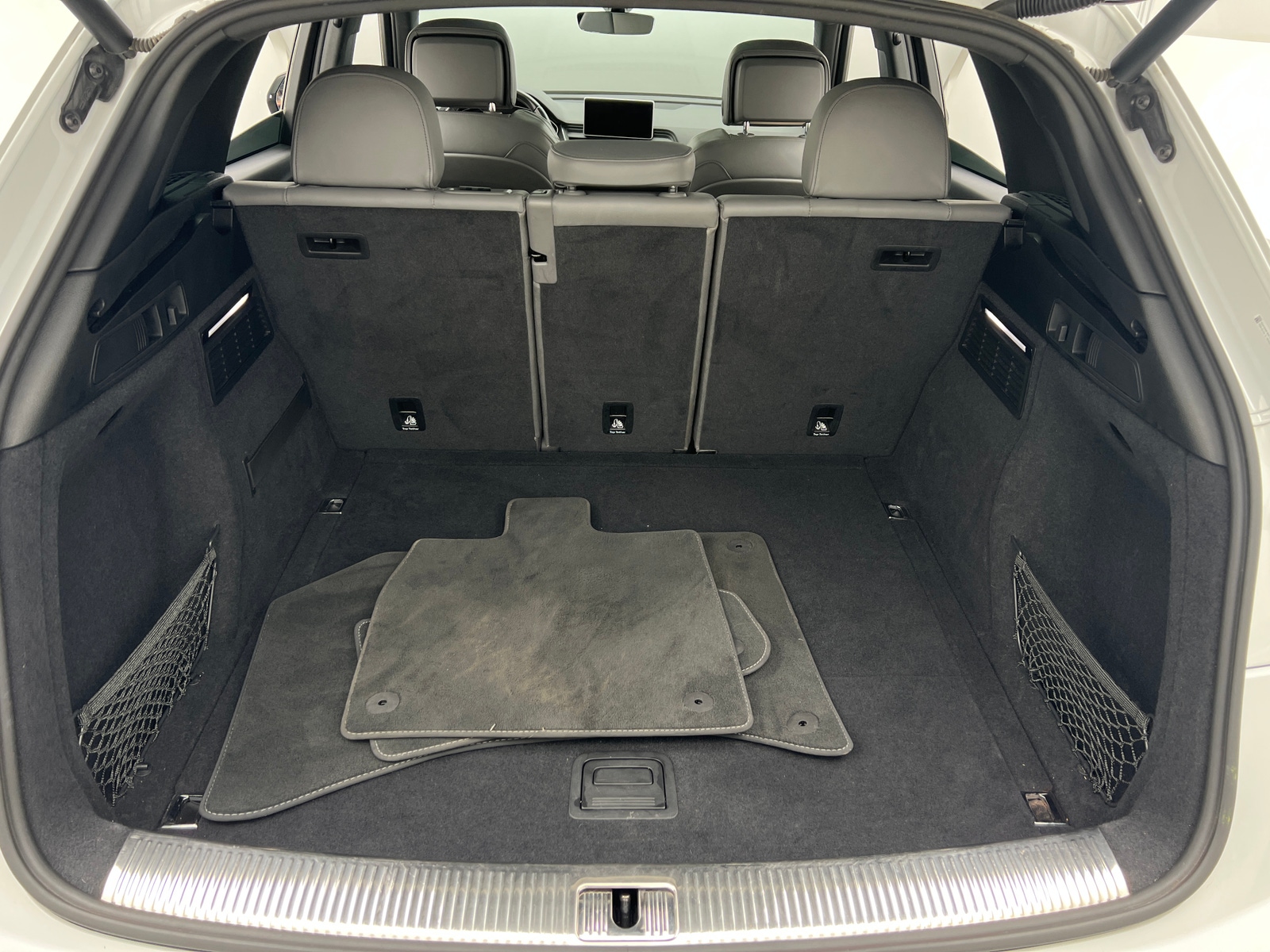 Thumbnail: 2019 Audi SQ5 - 6