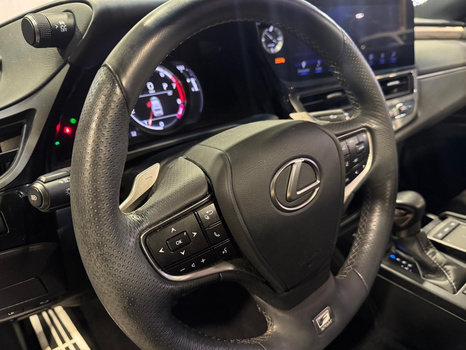 Thumbnail: 2022 Lexus ES - 4