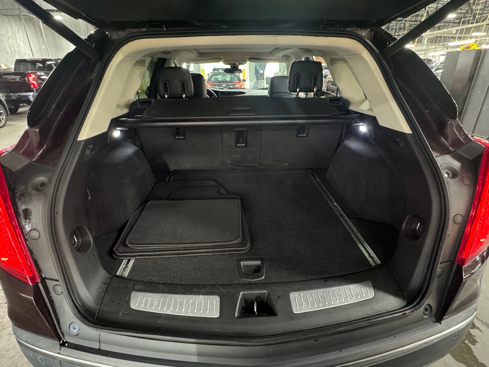 Thumbnail: 2017 Cadillac XT5 - 6