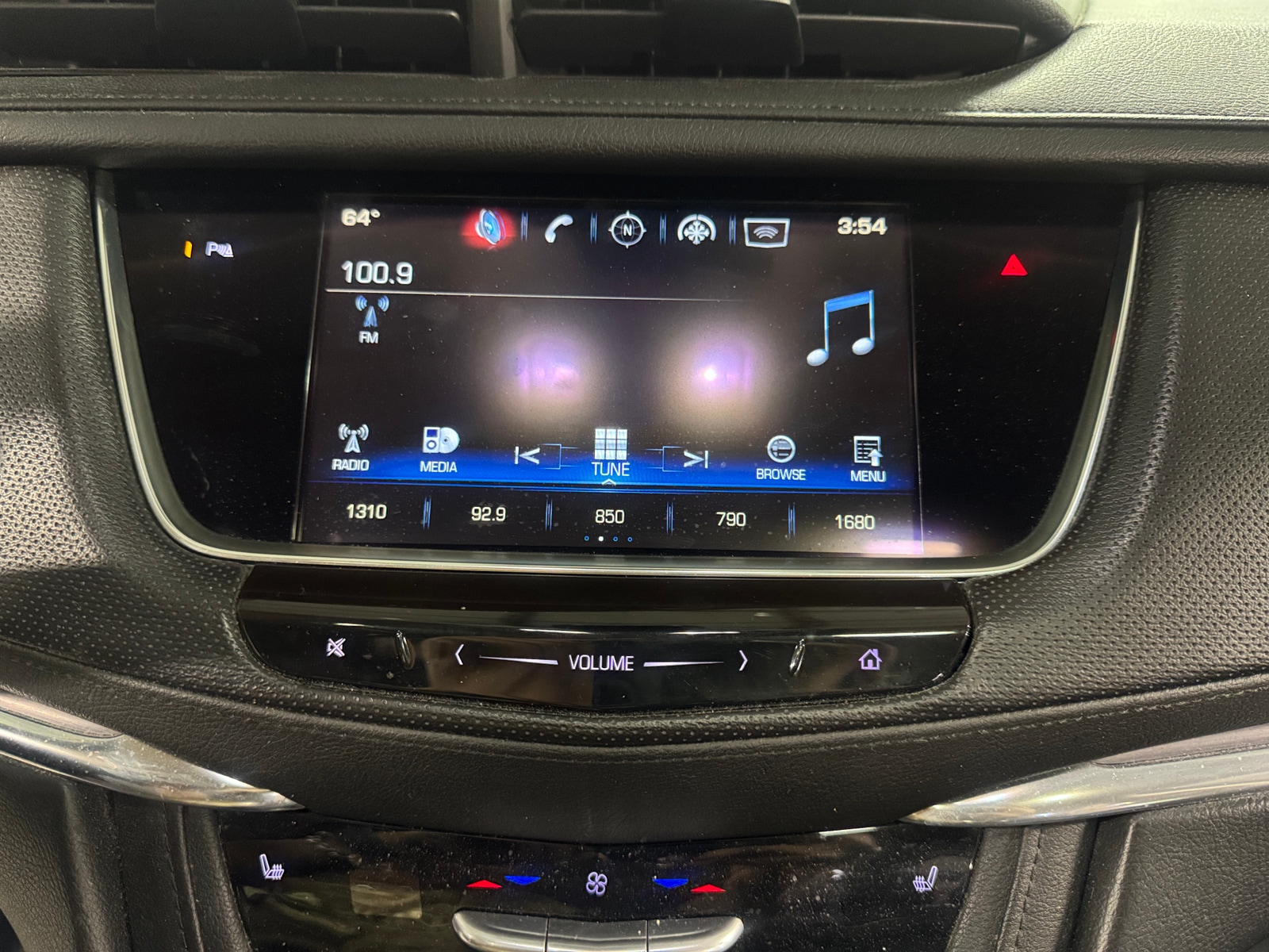 Thumbnail: 2017 Cadillac XT5 - 3