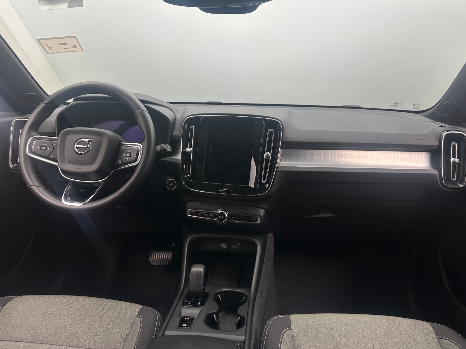 Thumbnail: 2024 Volvo XC40 - 3