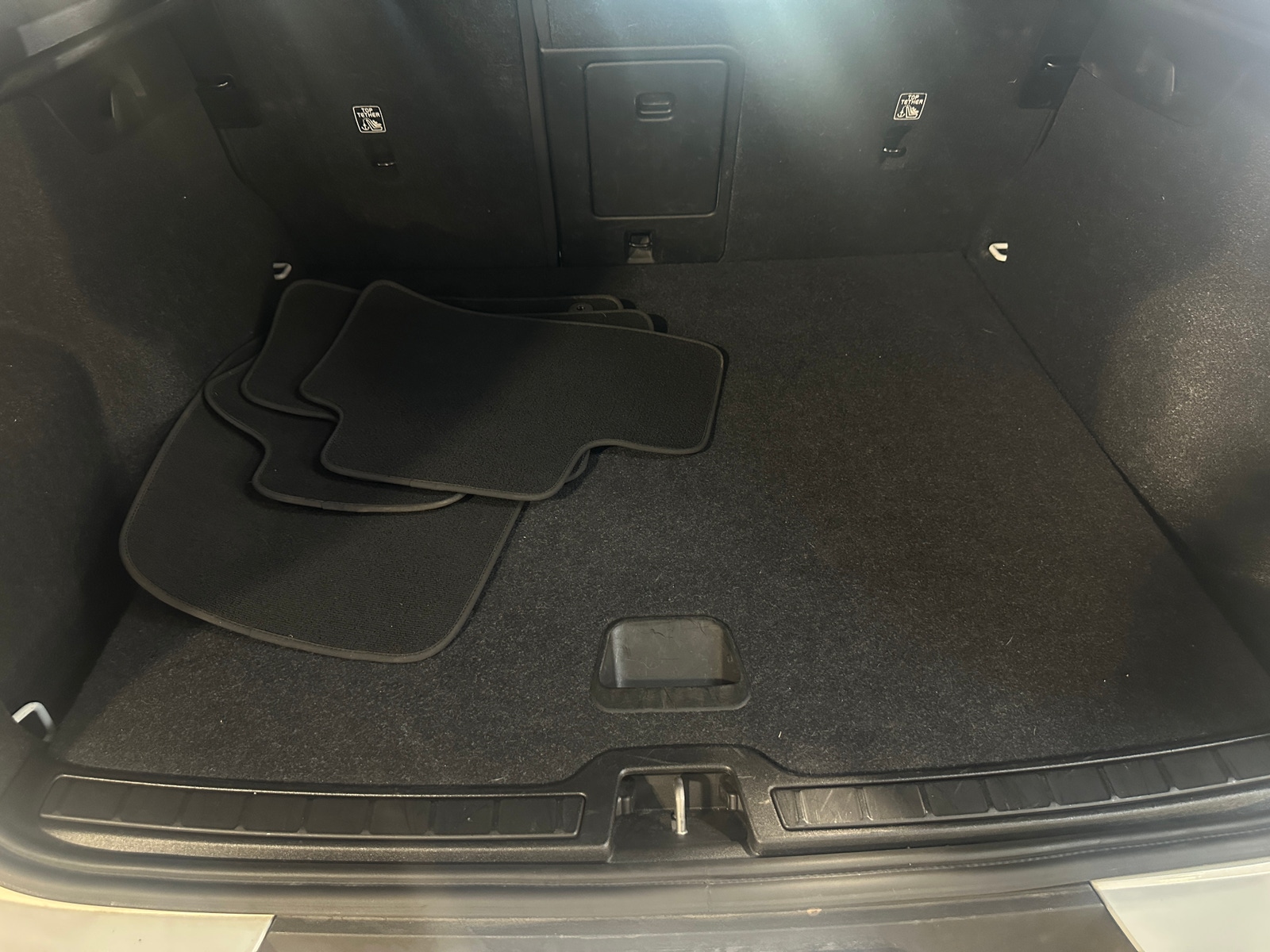 Thumbnail: 2024 Volvo XC40 - 7