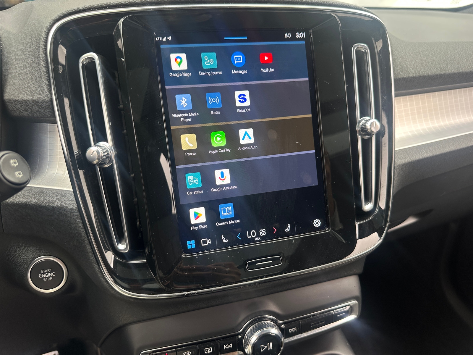 Thumbnail: 2024 Volvo XC40 - 4