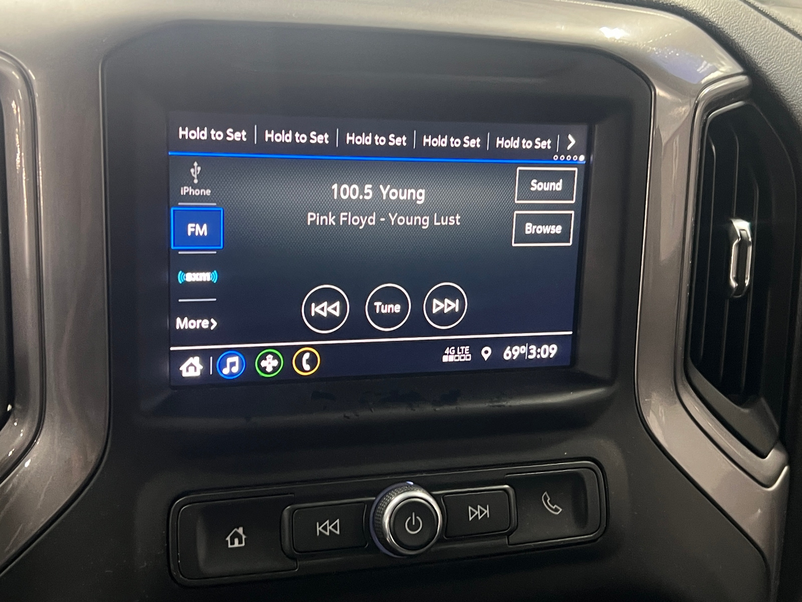 Thumbnail: 2021 Chevrolet Silverado 1500 - 4