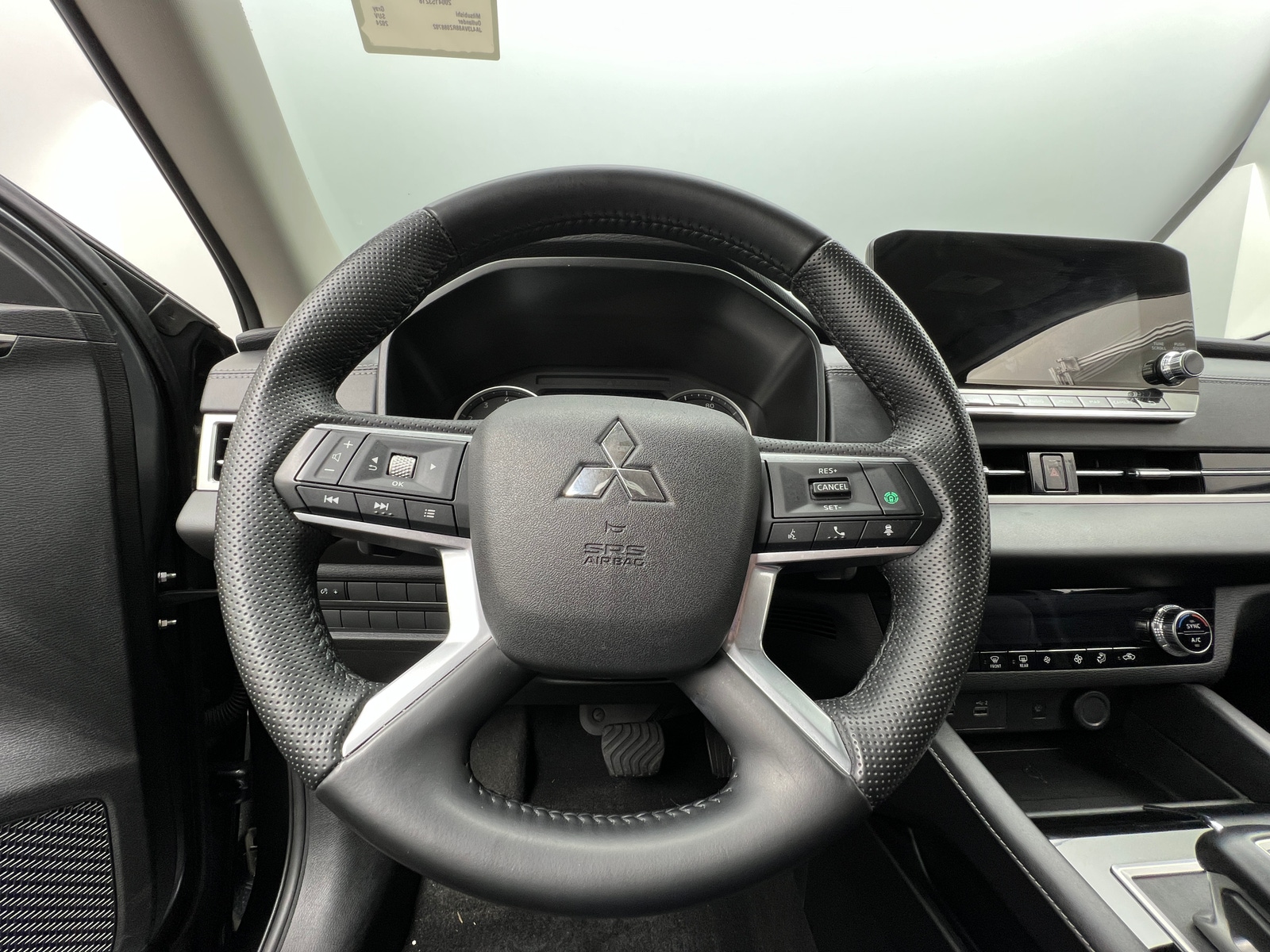 Thumbnail: 2024 Mitsubishi Outlander - 4