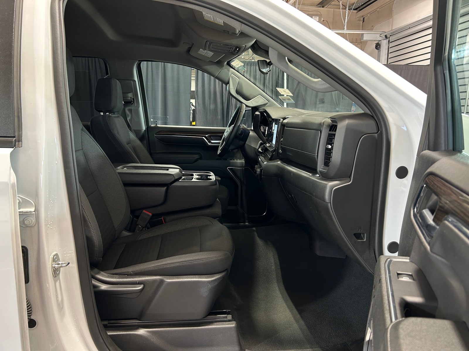 Thumbnail: 2024 Chevrolet Silverado 1500 - 2