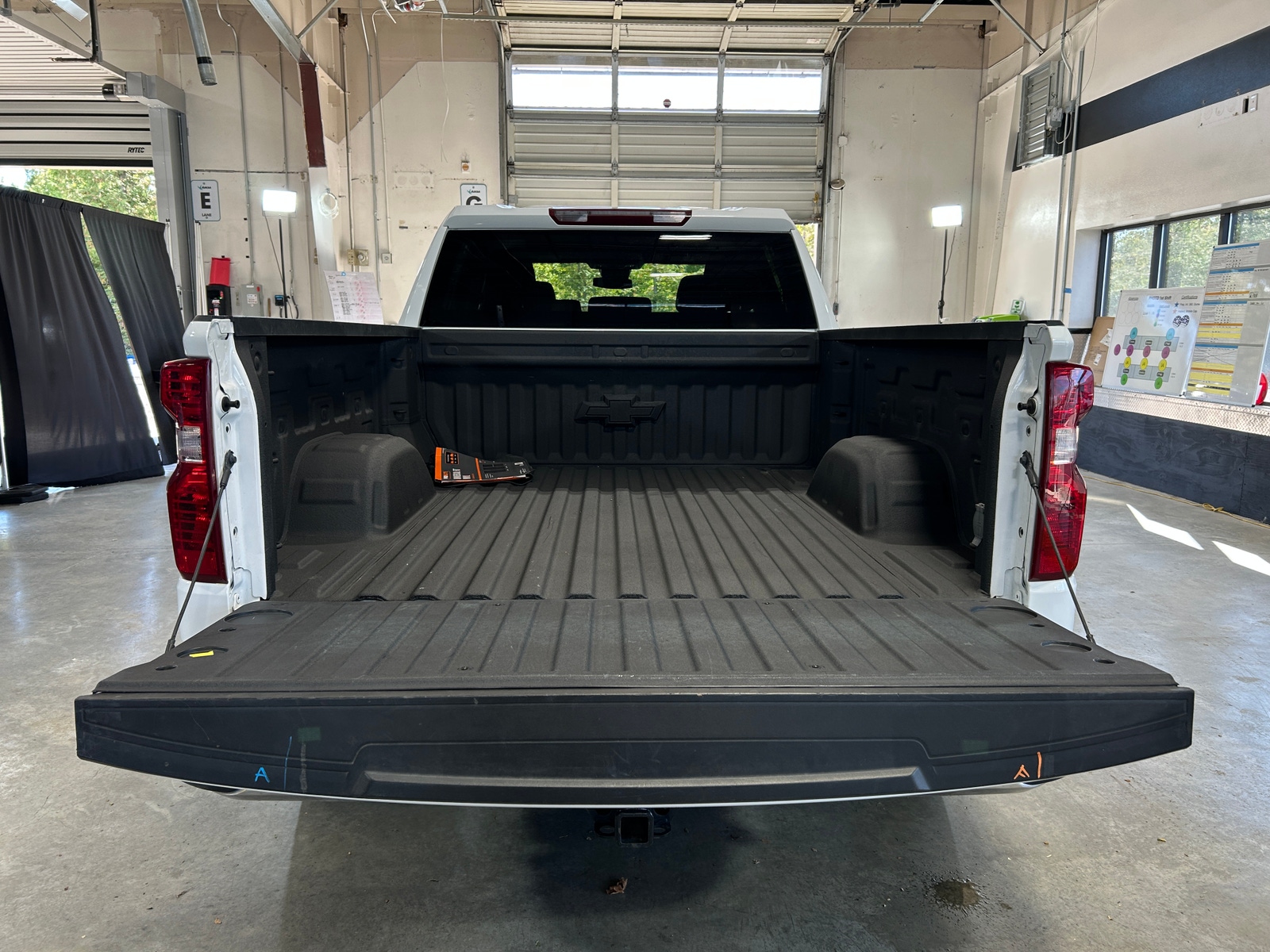 Thumbnail: 2024 Chevrolet Silverado 1500 - 7