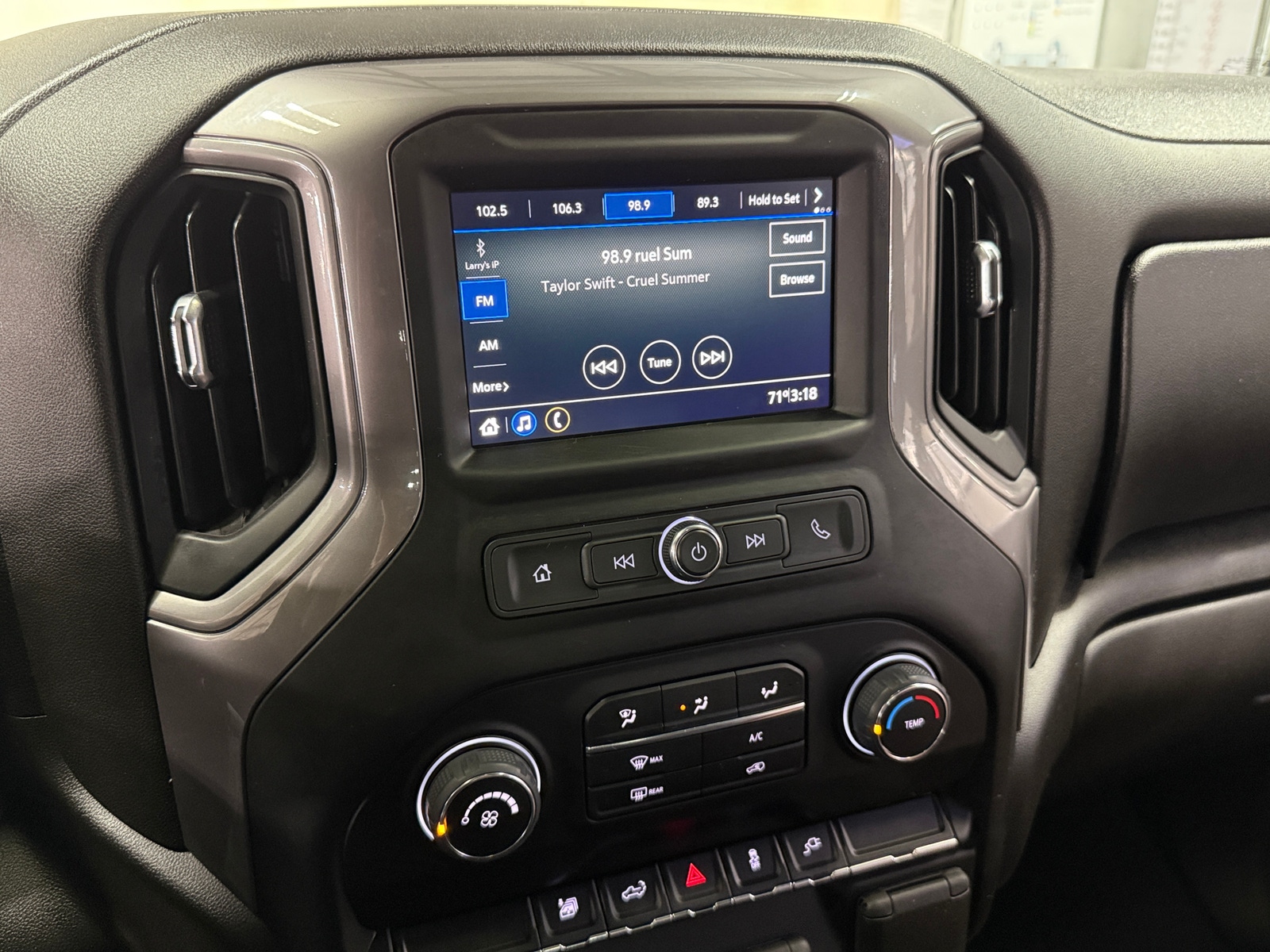 Thumbnail: 2022 Chevrolet Silverado 2500 - 4