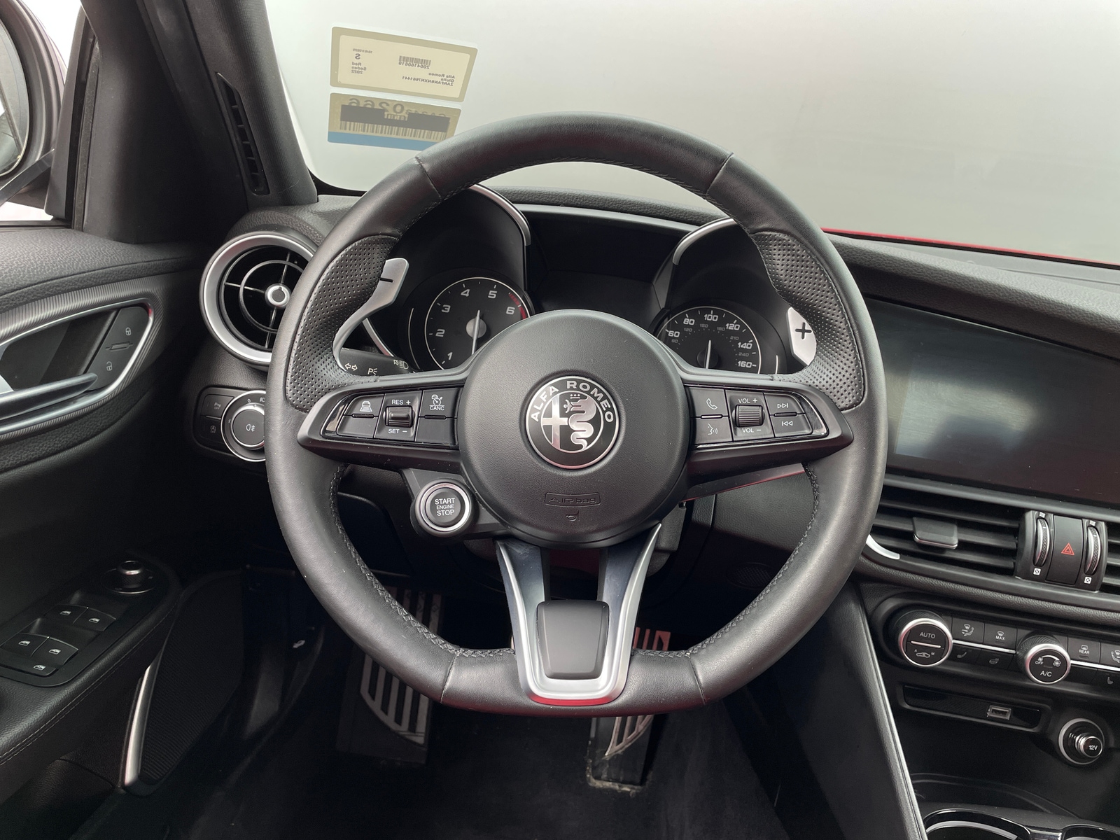 Thumbnail: 2022 Alfa Romeo Giulia - 4