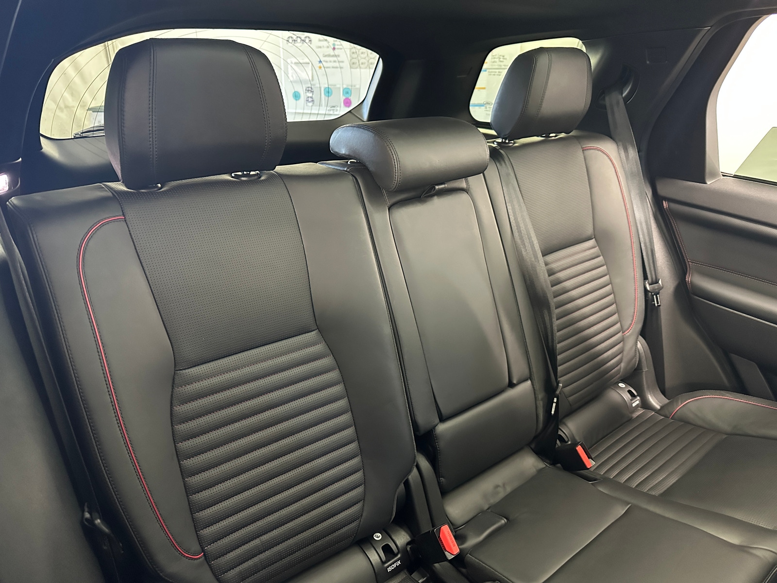 Thumbnail: 2018 Land Rover Discovery Sport - 5