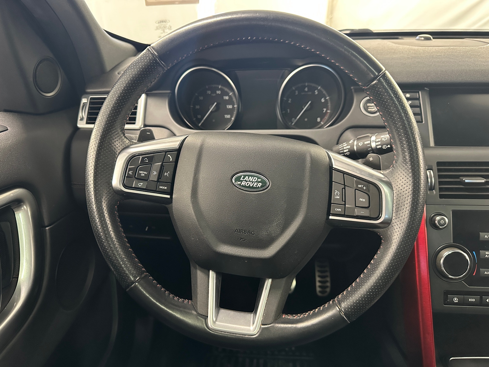 Thumbnail: 2018 Land Rover Discovery Sport - 4