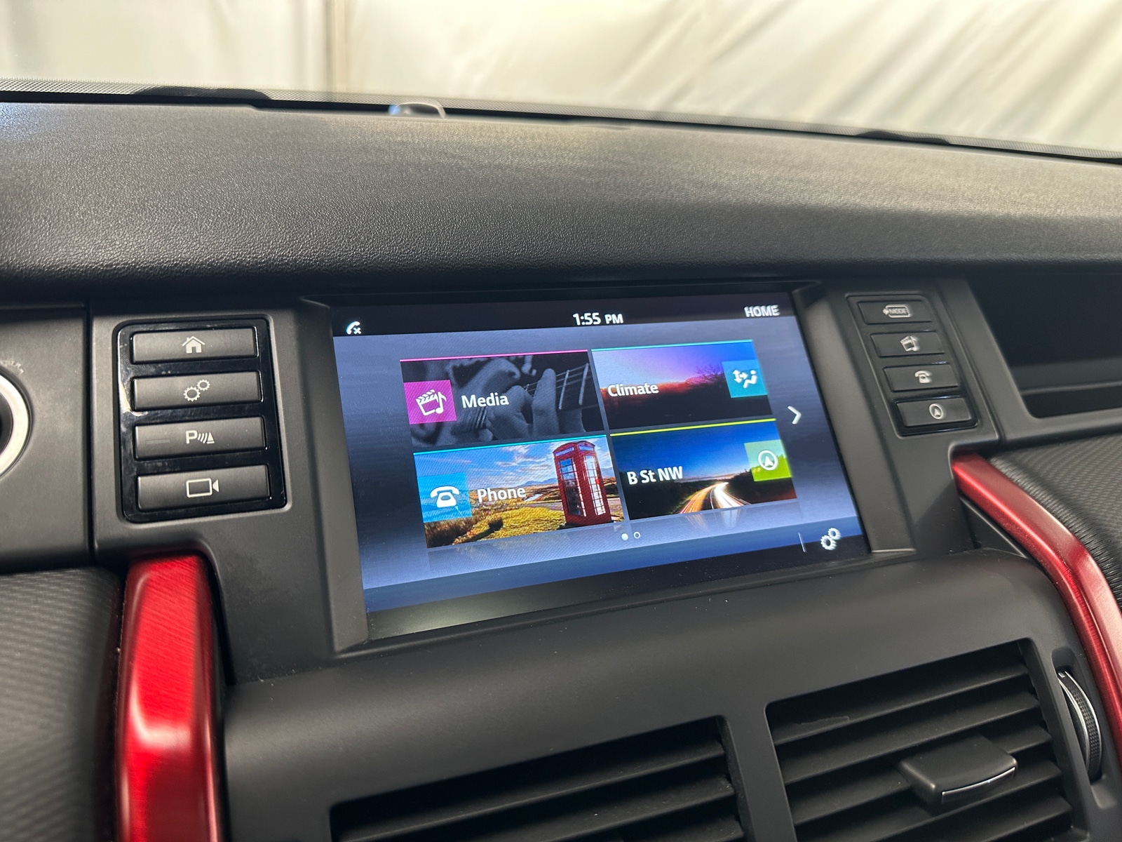 Thumbnail: 2018 Land Rover Discovery Sport - 3