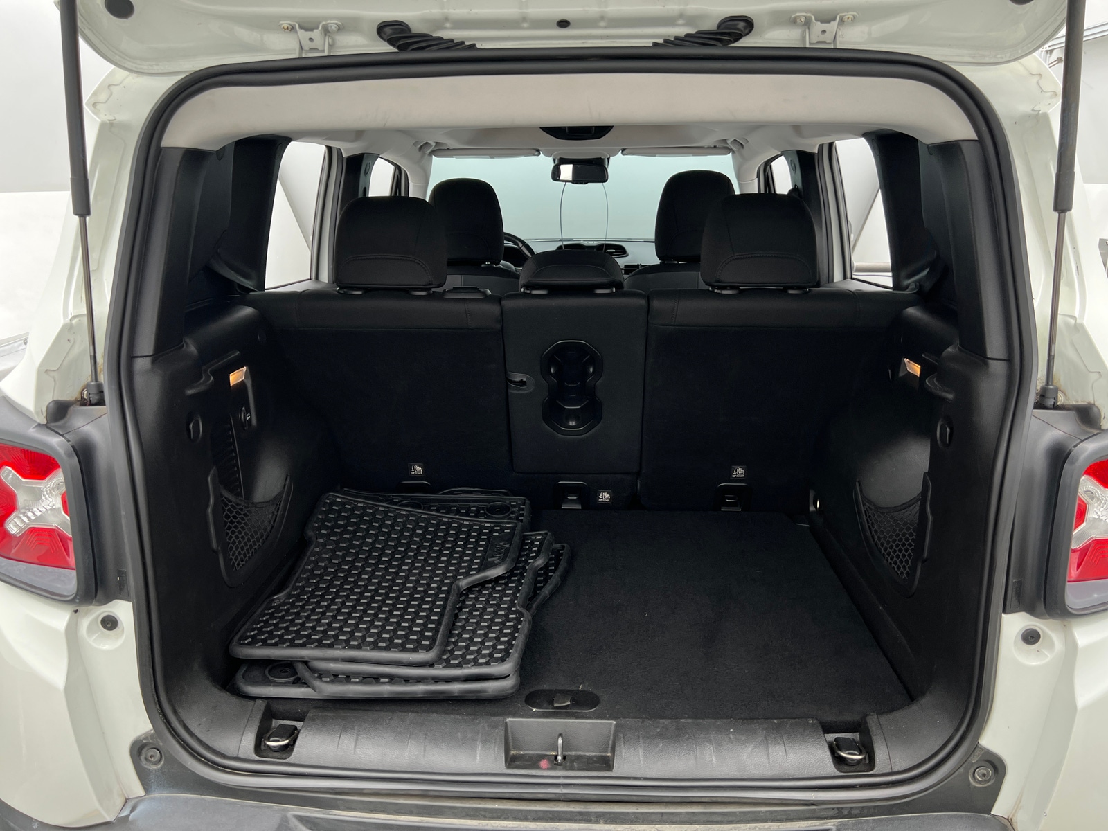 Thumbnail: 2017 Jeep Renegade - 7