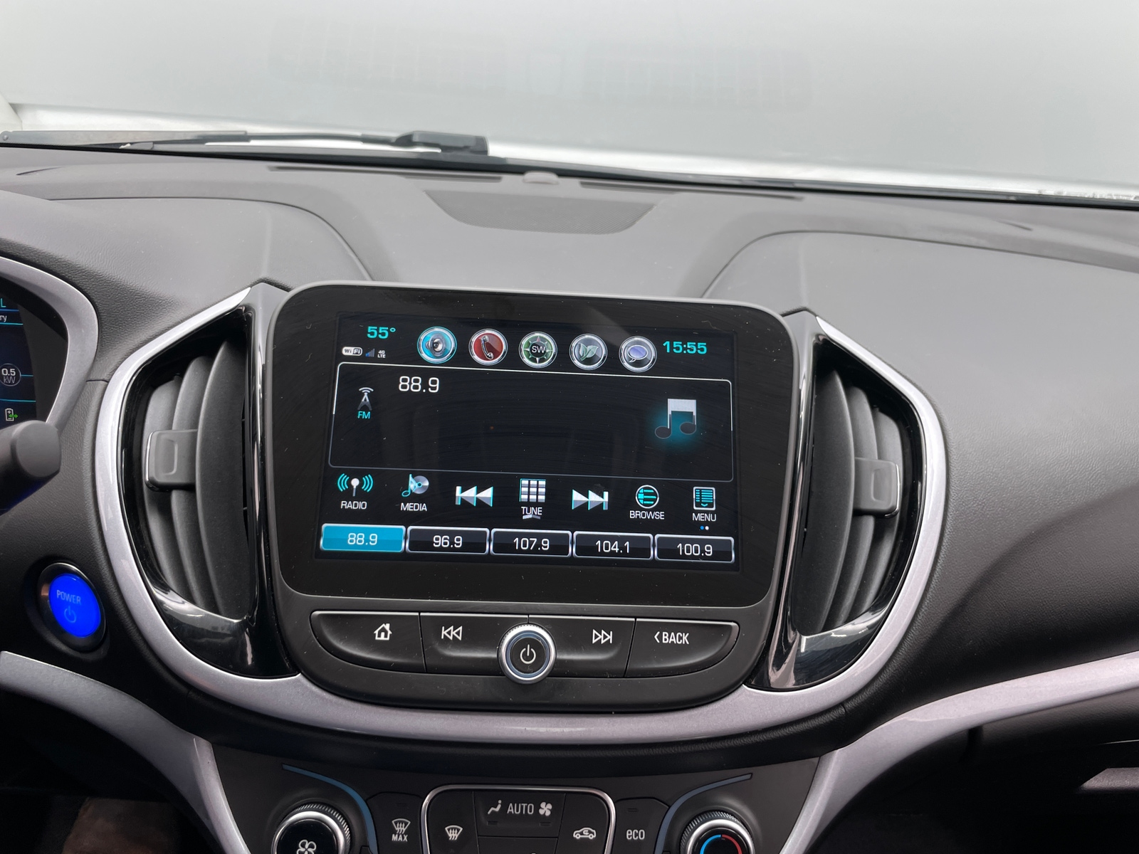 Thumbnail: 2018 Chevrolet Volt - 3
