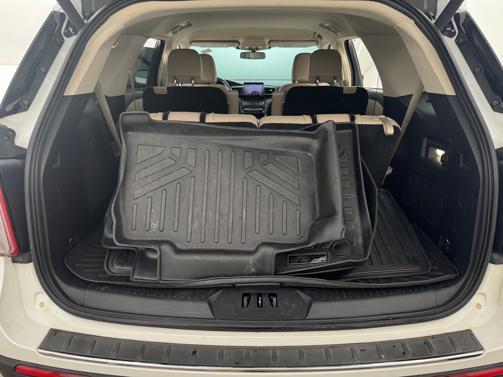 Thumbnail: 2020 Ford Explorer - 6