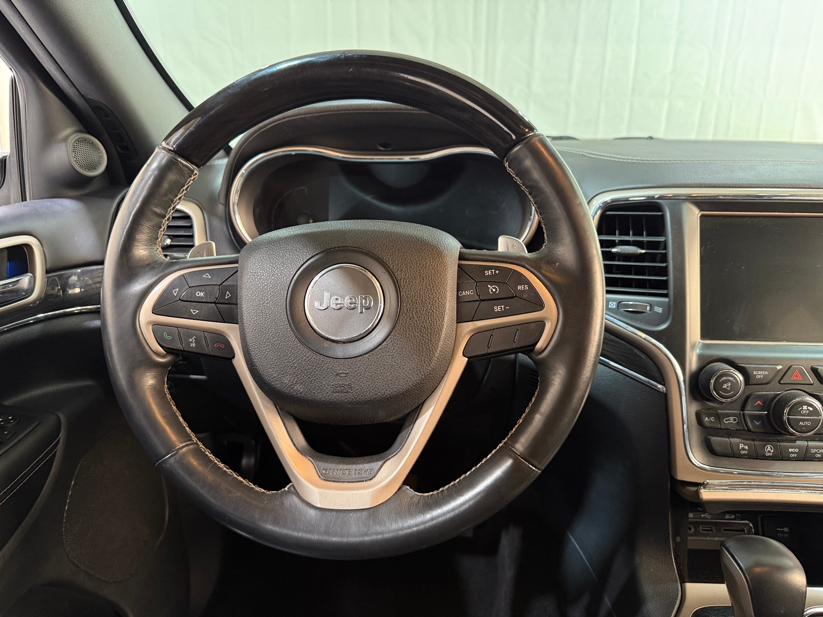 Thumbnail: 2017 Jeep Grand Cherokee - 4