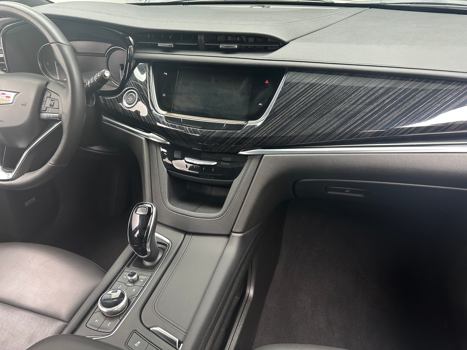 Thumbnail: 2025 Cadillac XT6 - 2