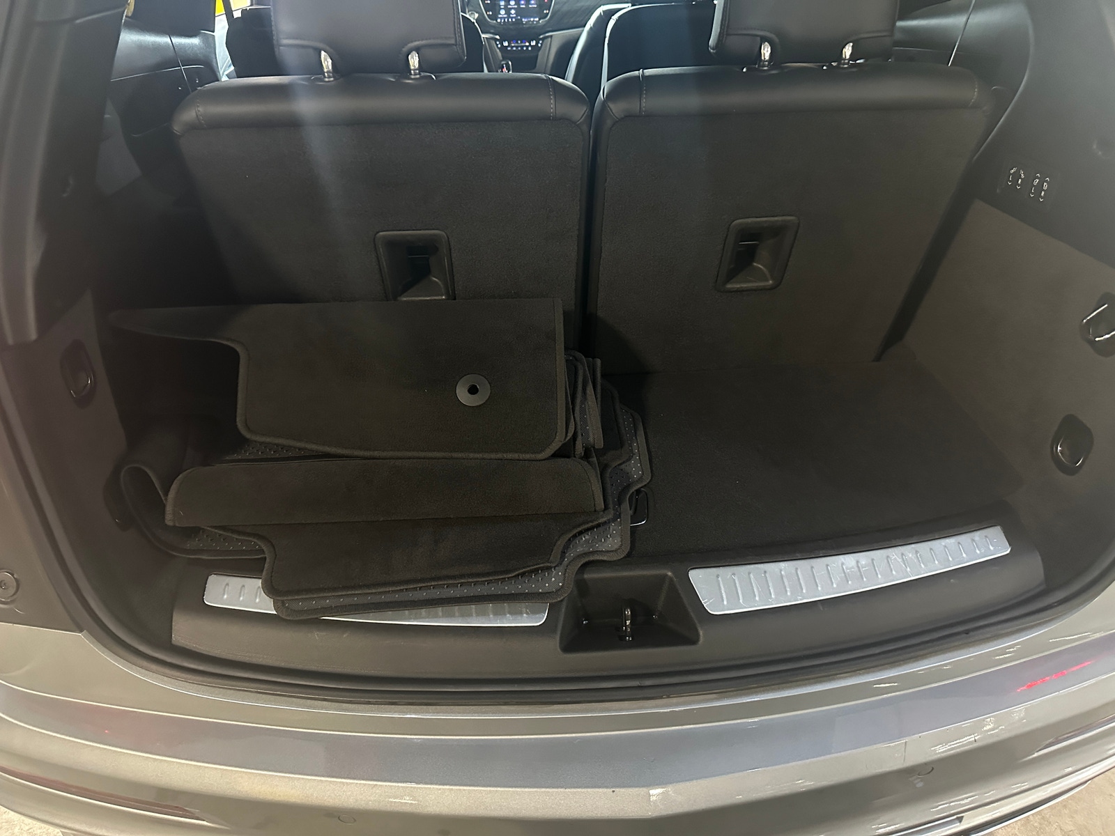 Thumbnail: 2025 Cadillac XT6 - 6