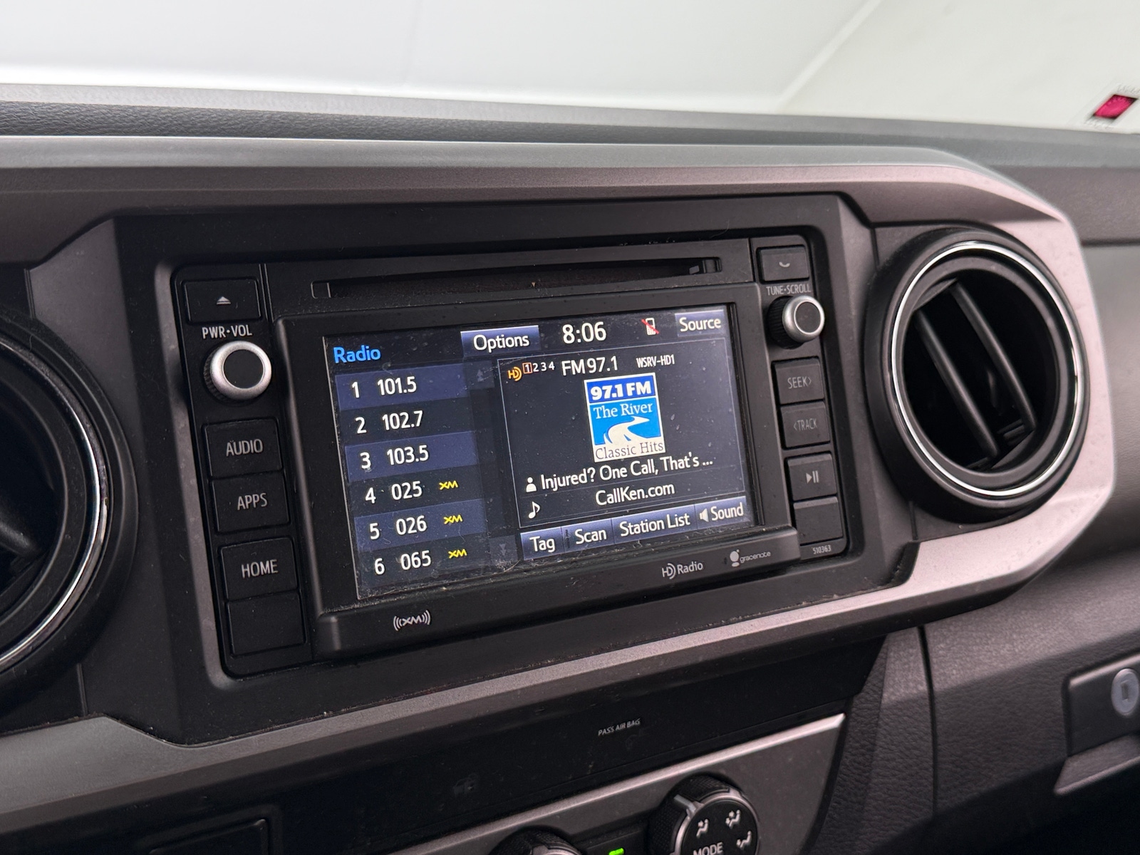 Thumbnail: 2019 Toyota Tacoma - 4